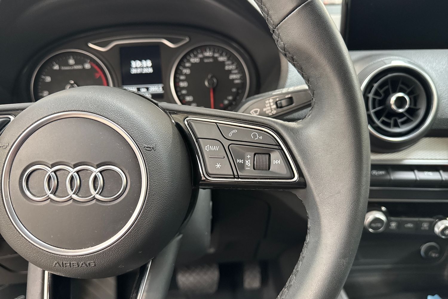Billede af Audi Q2 1,5 35 TFSI Prestige S Tronic 150HK 5d 7g Aut.