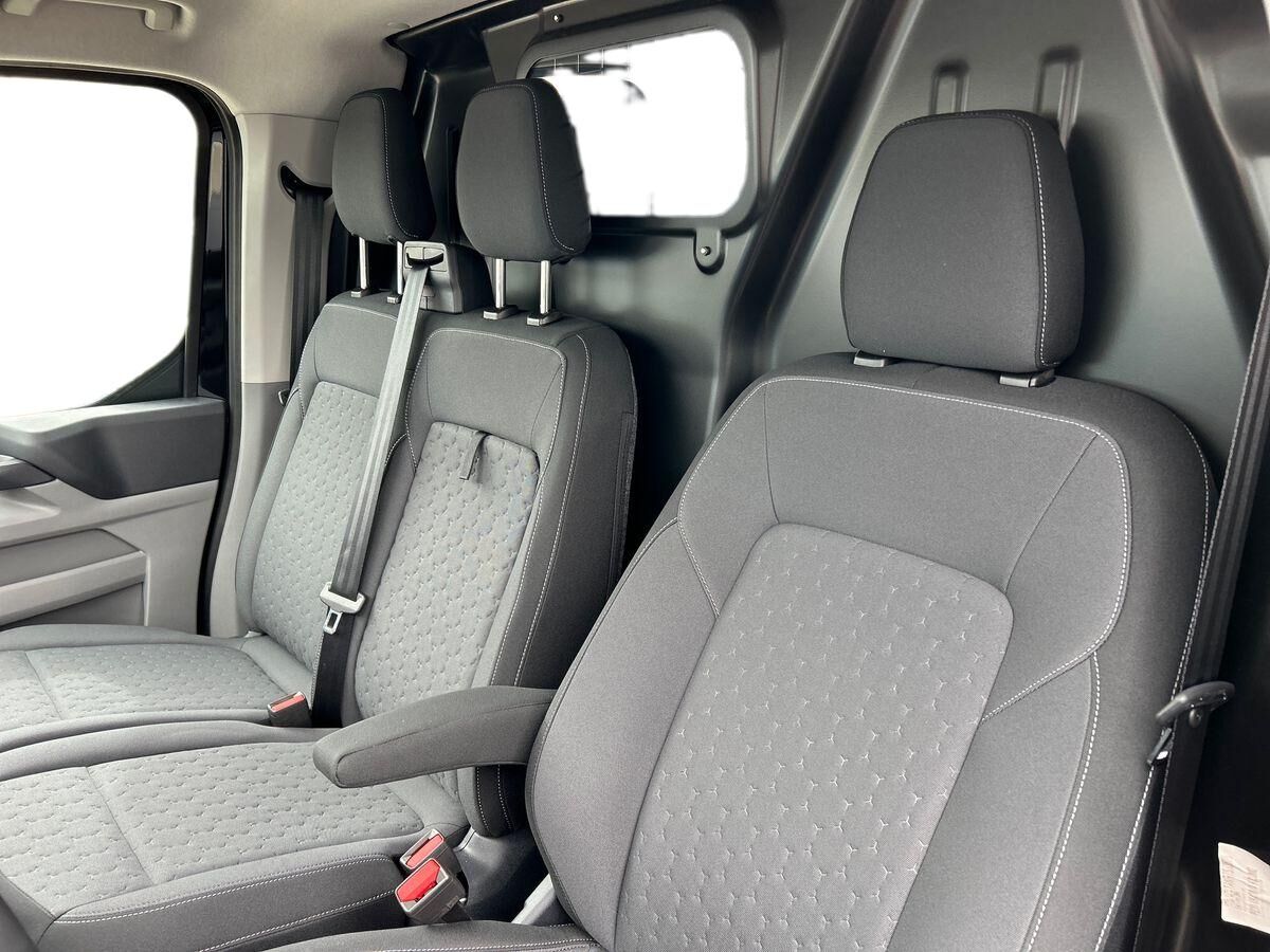 Billede af Ford Transit Custom 320 L2H1 2,5 Plugin-hybrid Limited CVT 233HK Van Trinl. Gear