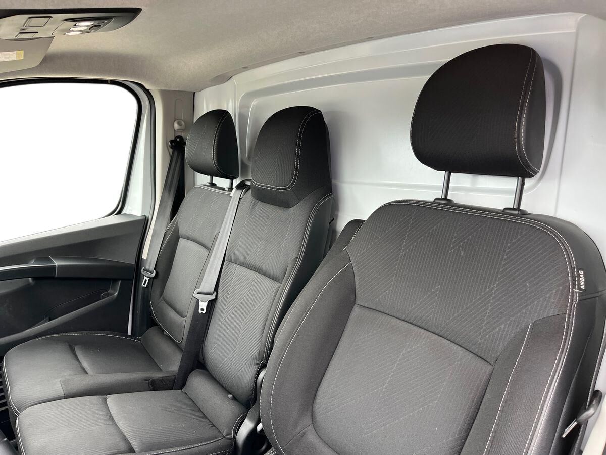 Billede af Nissan Primastar L2H1 2,0 DCi Tekna 150HK Van 6g Aut.