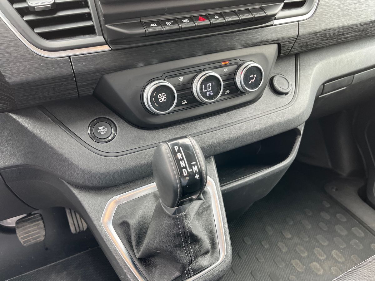 Billede af Nissan Primastar L2H1 2,0 DCi Tekna 150HK Van 6g Aut.