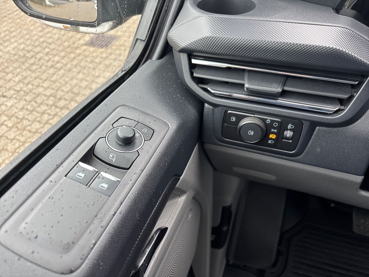 Billede af Ford Transit Custom 320 L2H1 2,5 Plugin-hybrid Limited CVT 233HK Van Trinl. Gear