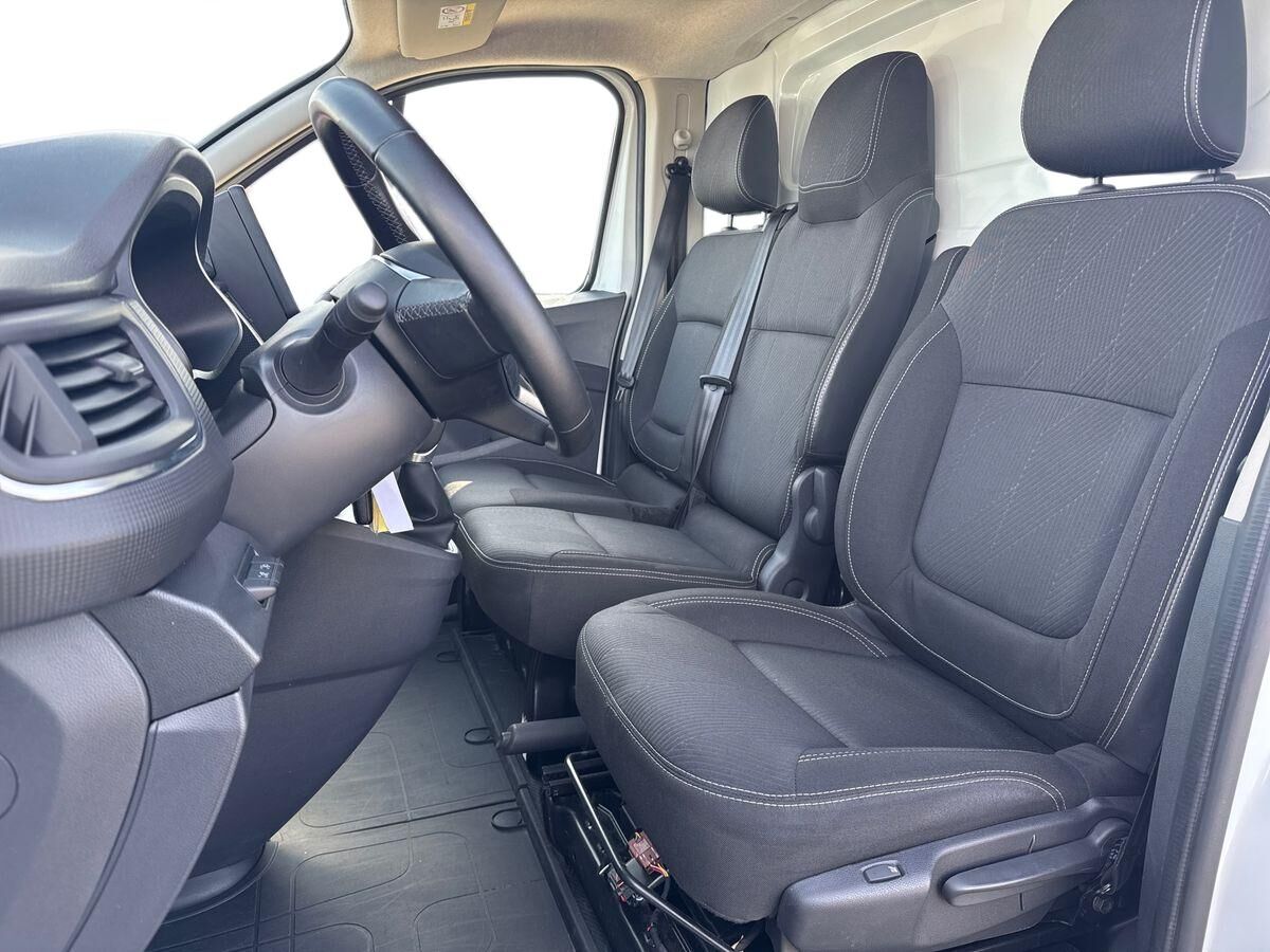 Billede af Nissan Primastar L2H1 2,0 DCi N-Connecta 150HK Van 6g Aut.