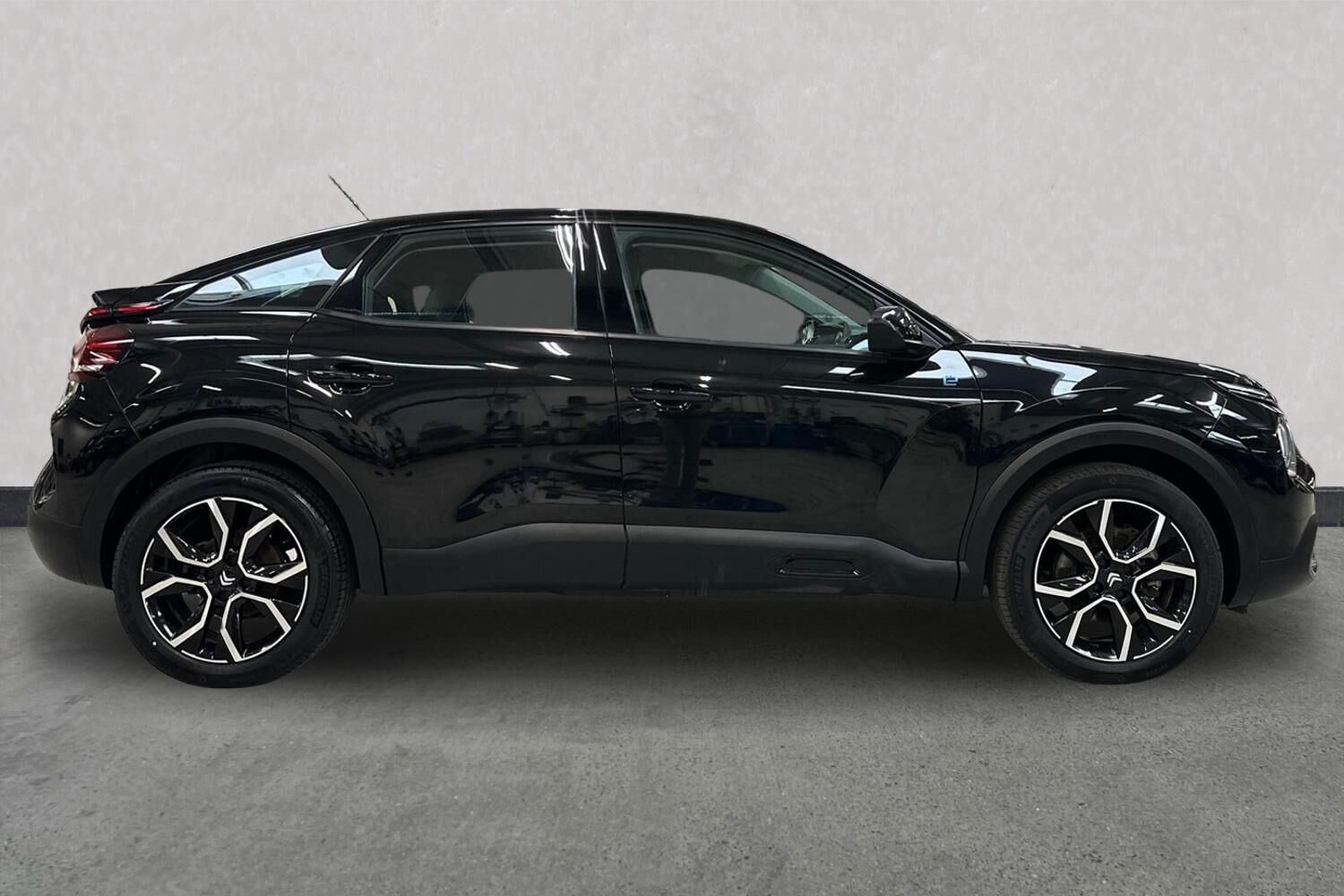 Billede af Citroën e-C4 EL Shine Ltd. 136HK 5d Aut.