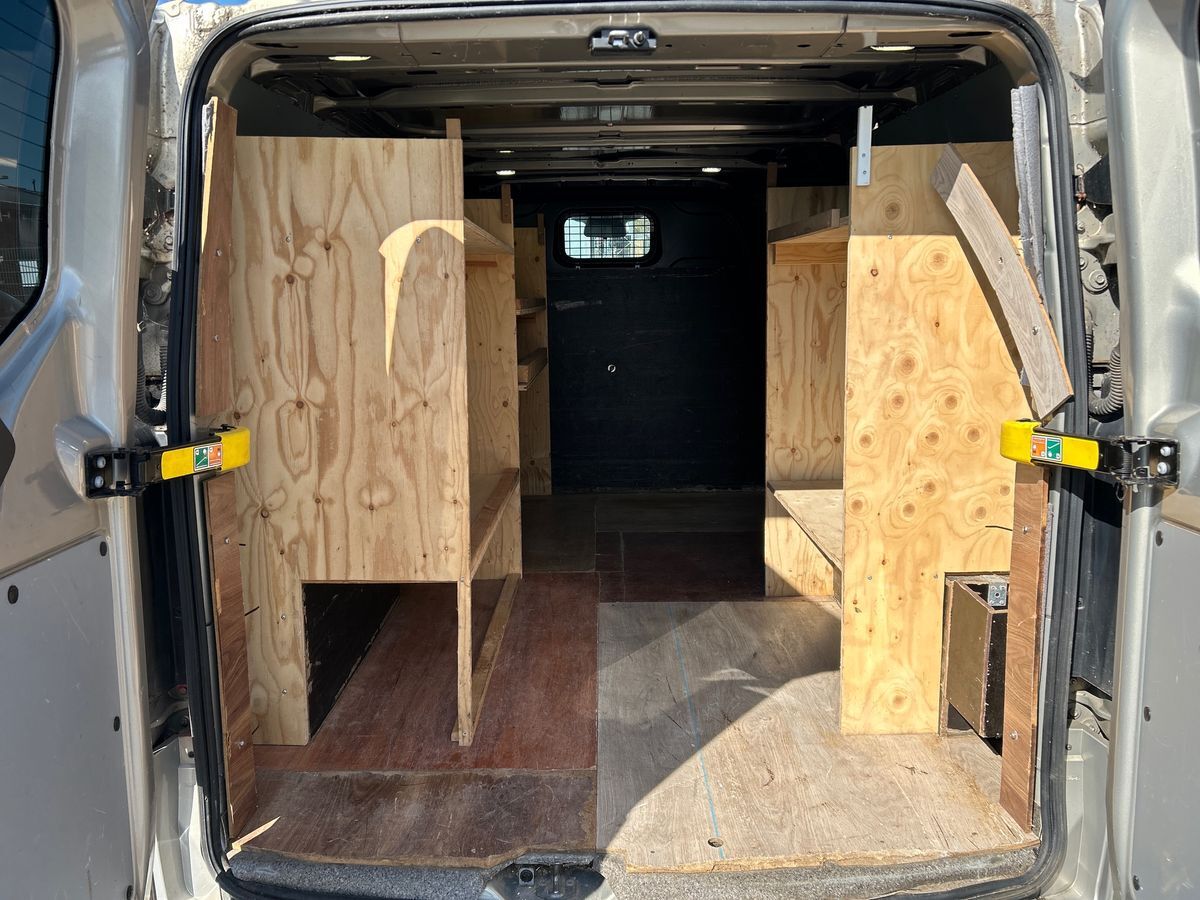 Billede af Ford Transit Custom 310 L2H1 2,0 TDCi Limited 170HK Van 6g Aut.
