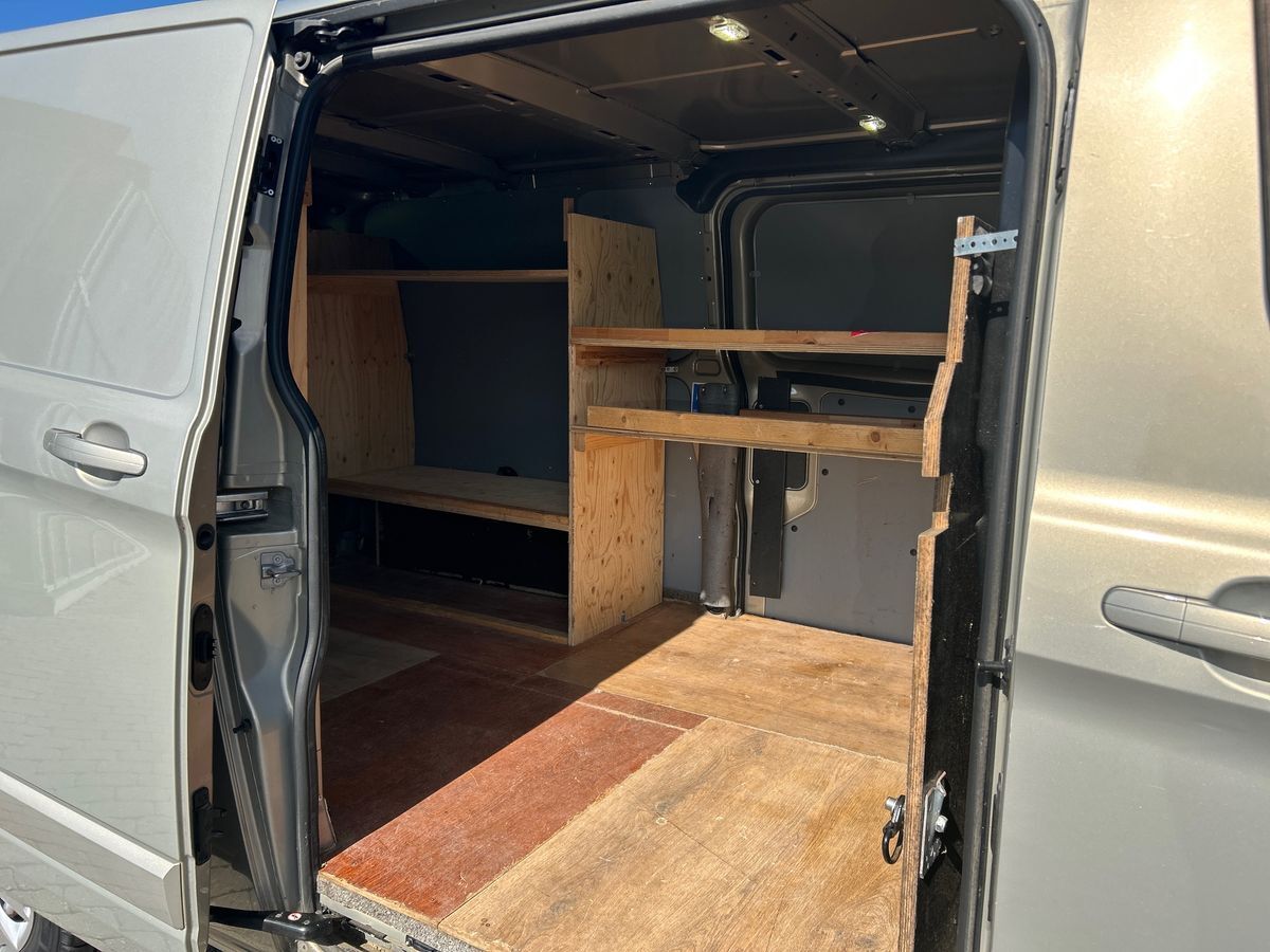 Billede af Ford Transit Custom 310 L2H1 2,0 TDCi Limited 170HK Van 6g Aut.