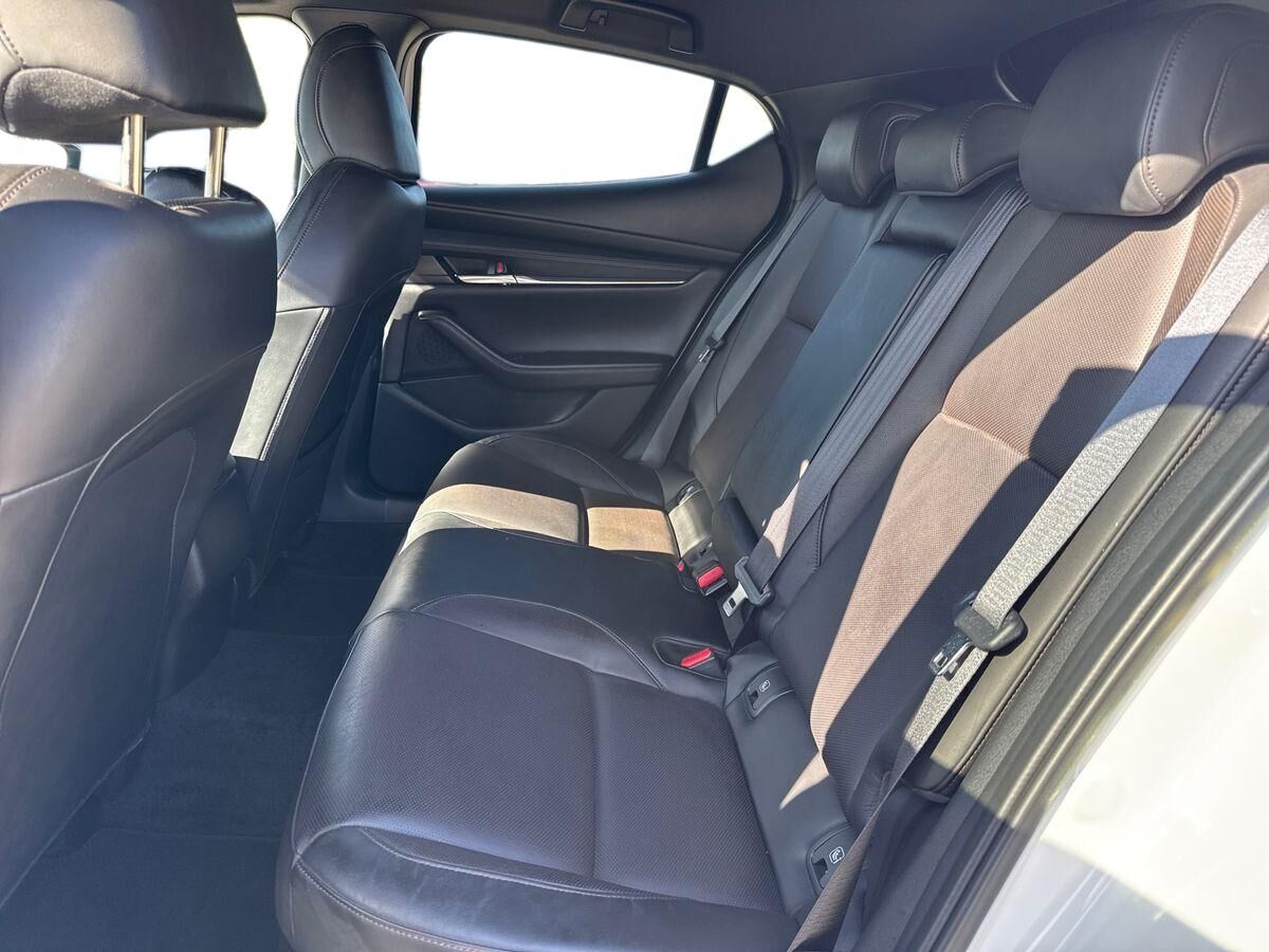 Billede af Mazda 3 2,0 Skyactiv-G  Mild hybrid Cosmo m. Technology Pack 150HK 5d 6g Aut.