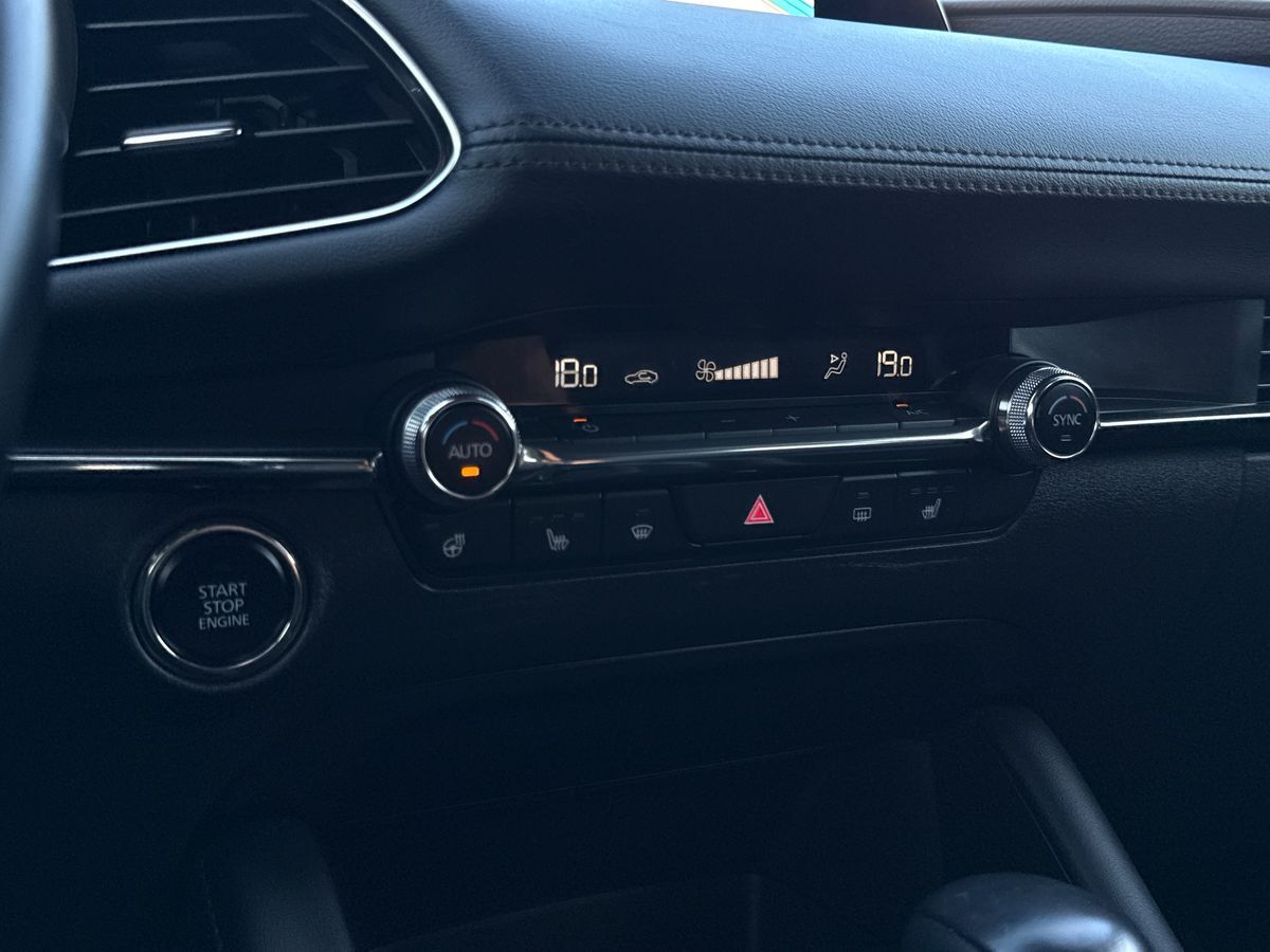 Billede af Mazda 3 2,0 Skyactiv-G  Mild hybrid Cosmo m. Technology Pack 150HK 5d 6g Aut.