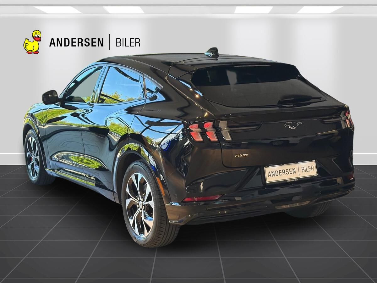 Billede af Ford Mustang Mach-E EL UR Premium AWD 351HK 5d Aut.