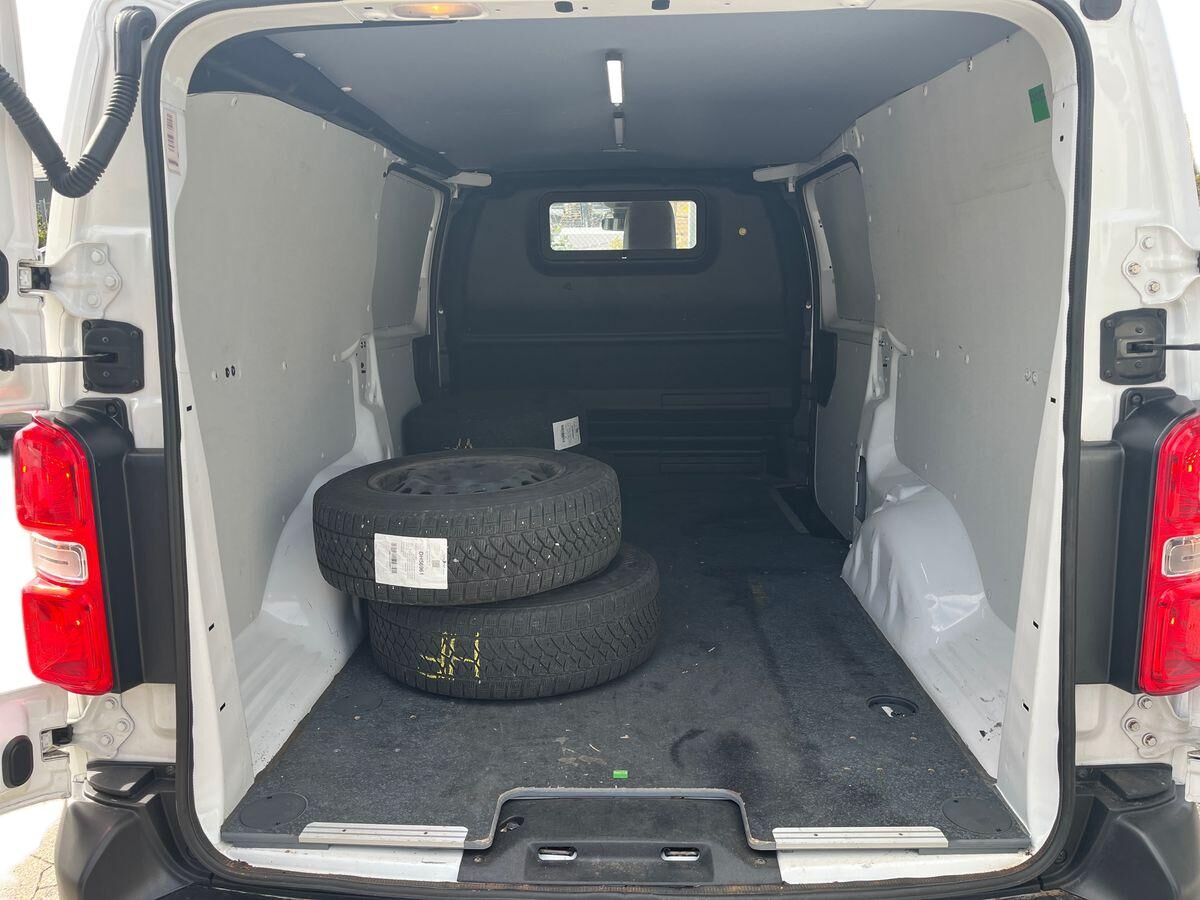 Billede af Toyota Proace Long 2,0 D Comfort Master To skydedør 144HK Van 8g Aut.