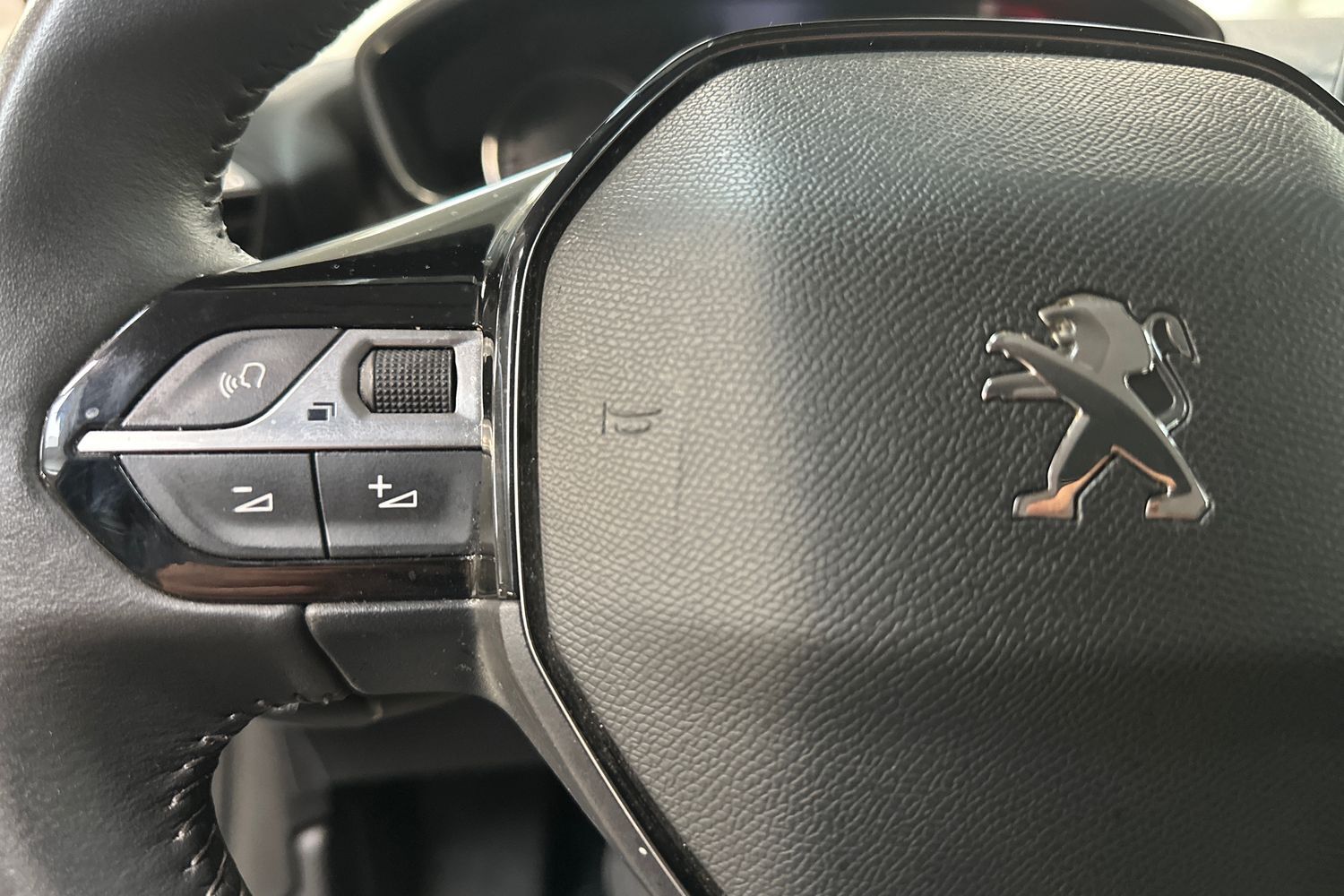 Billede af Peugeot 208 1,2 PureTech Platin Pack 100HK 5d 6g