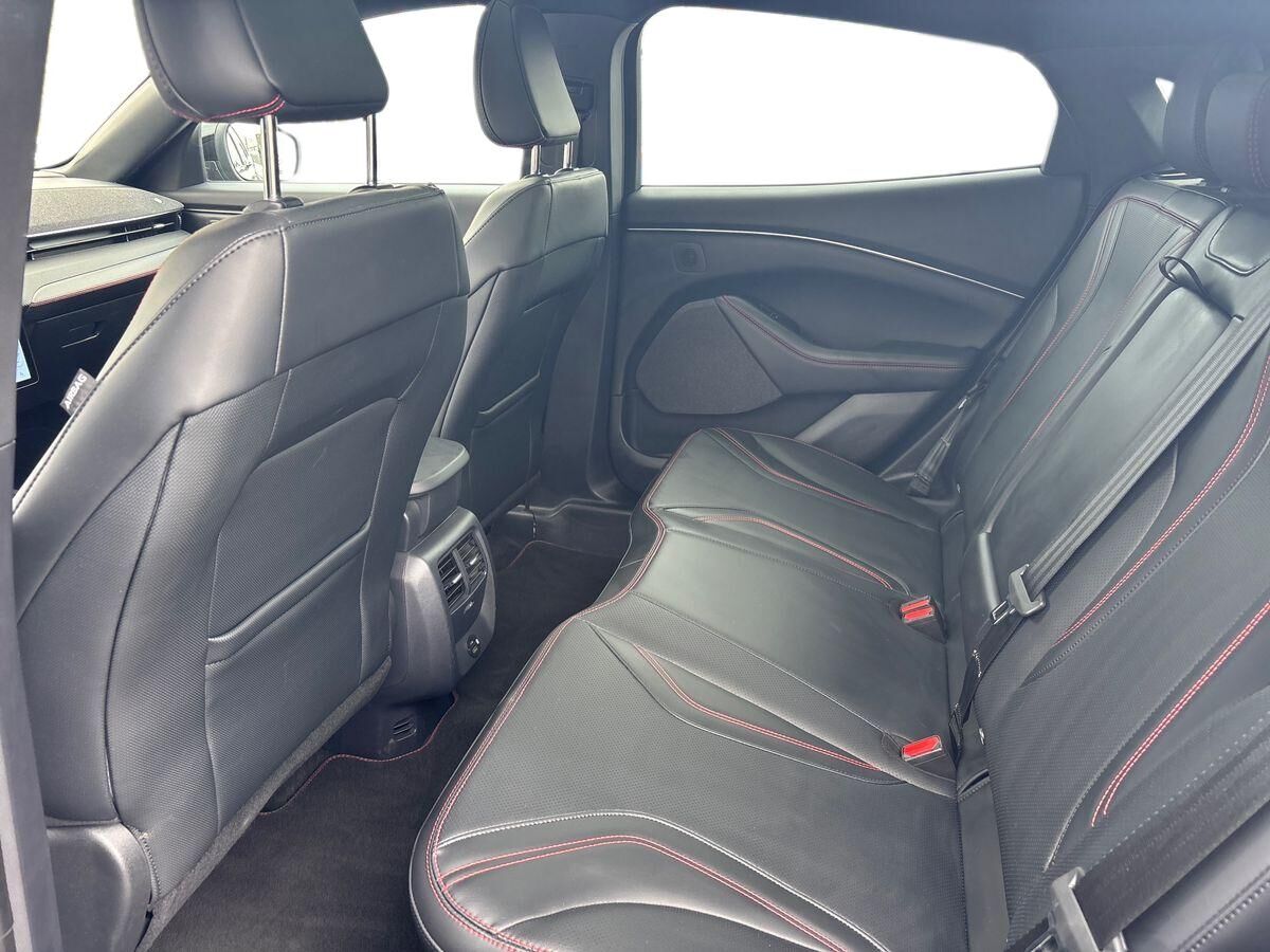Billede af Ford Mustang Mach-E EL UR Premium AWD 351HK 5d Aut.