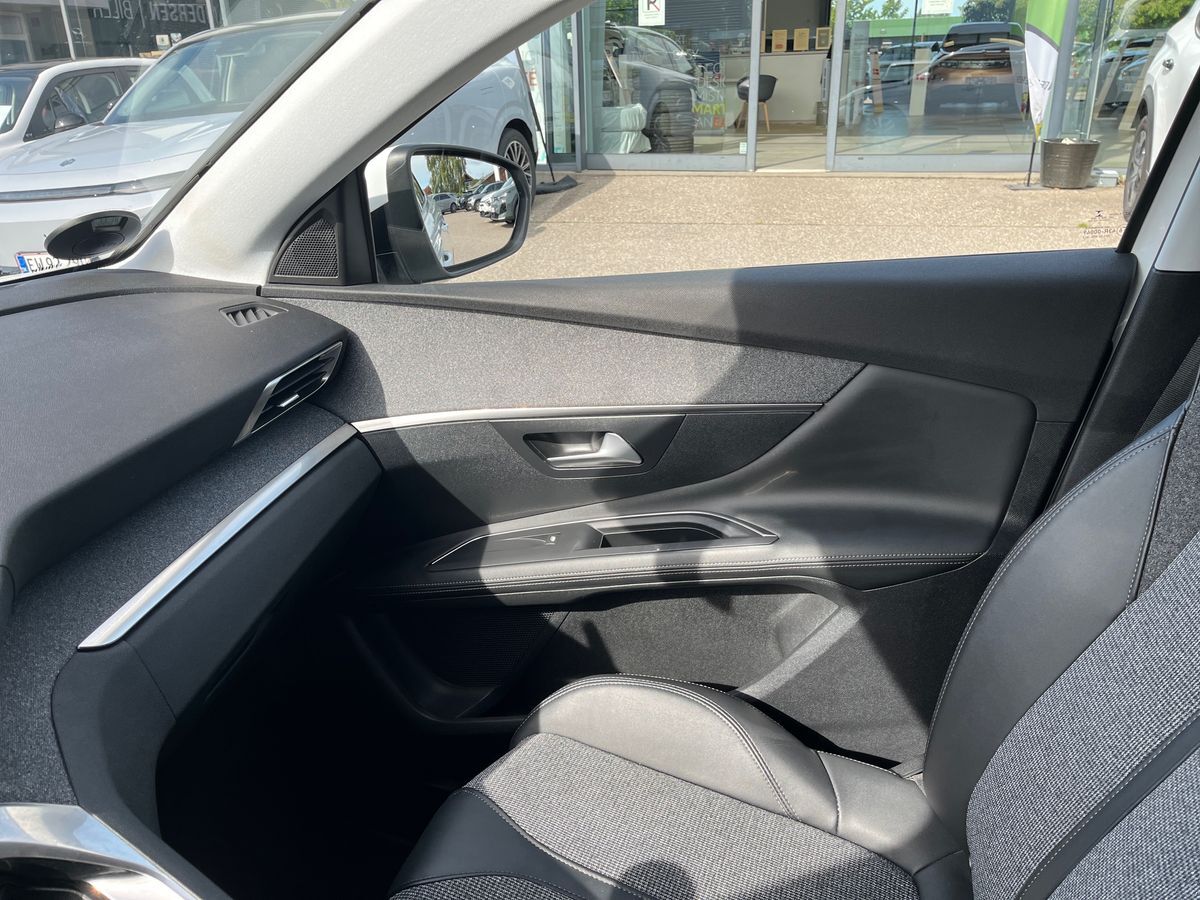 Billede af Peugeot 3008 1,2 PureTech Allure LTD 130HK 5d 6g