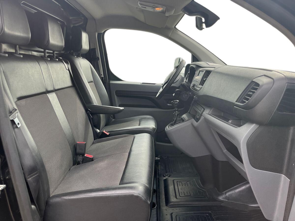 Billede af Toyota Proace Long 2,0 D Comfort m skydedør i højre side og sidehængslede bagdøre 122HK Van Man. 