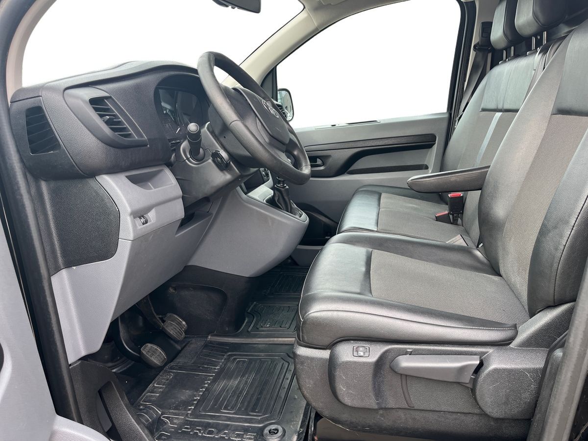 Billede af Toyota Proace Long 2,0 D Comfort m skydedør i højre side og sidehængslede bagdøre 122HK Van Man. 