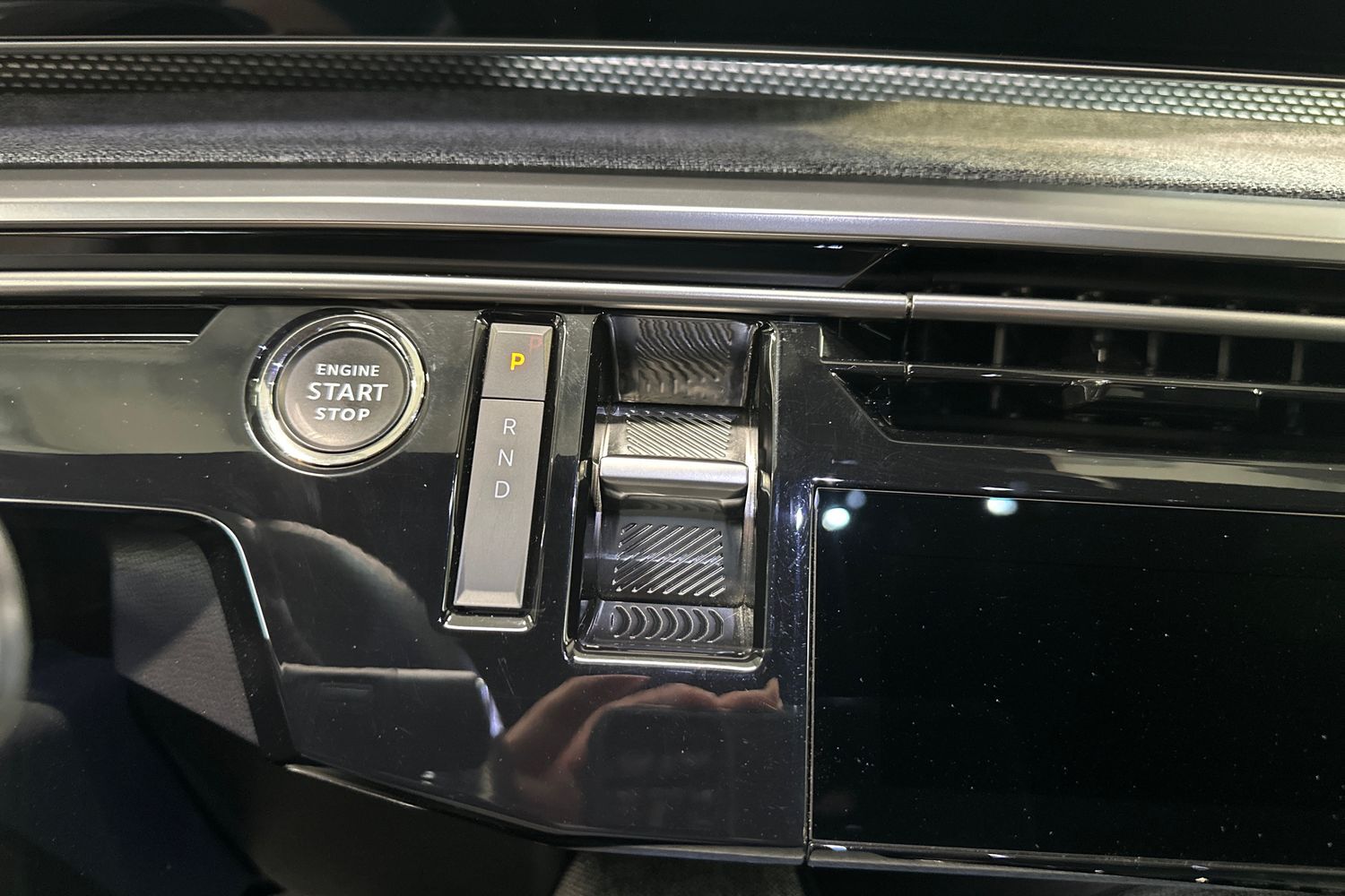 Billede af Peugeot e-3008 EL GT 210HK 5d Aut.