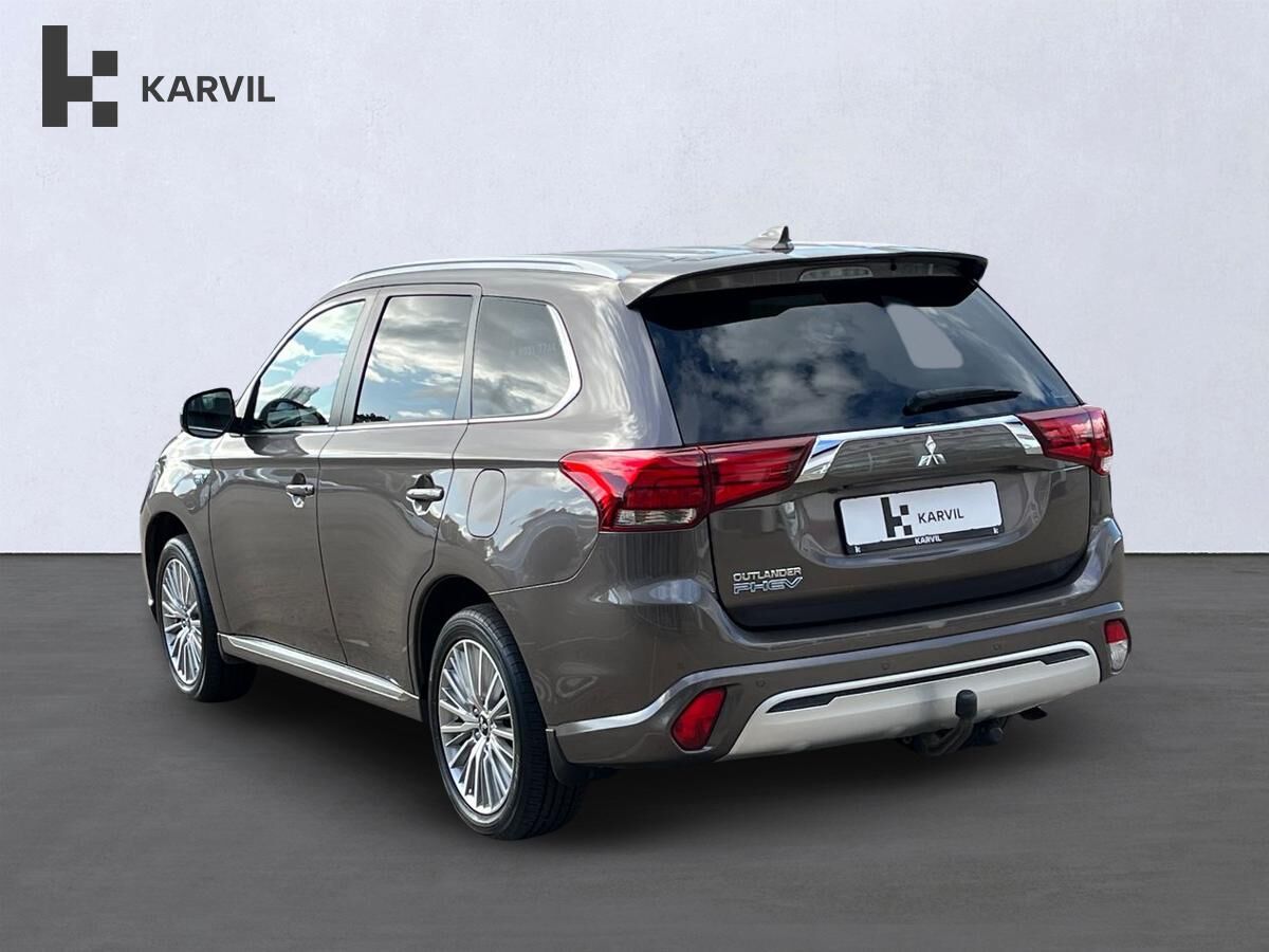 Billede af Mitsubishi Outlander 2,4 PHEV  Plugin-hybrid Invite 4WD 224HK 5d 6g Trinl. Gear
