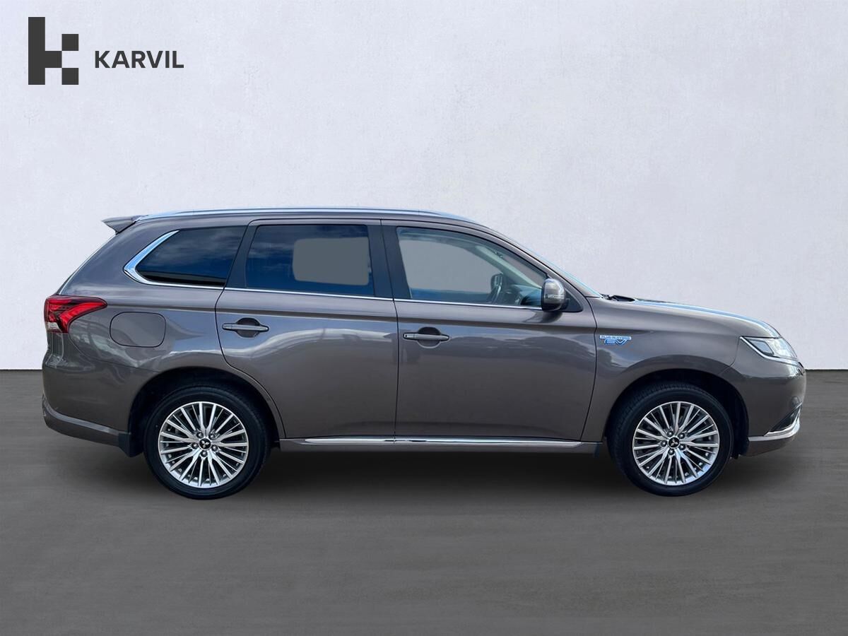 Billede af Mitsubishi Outlander 2,4 PHEV  Plugin-hybrid Invite 4WD 224HK 5d 6g Trinl. Gear