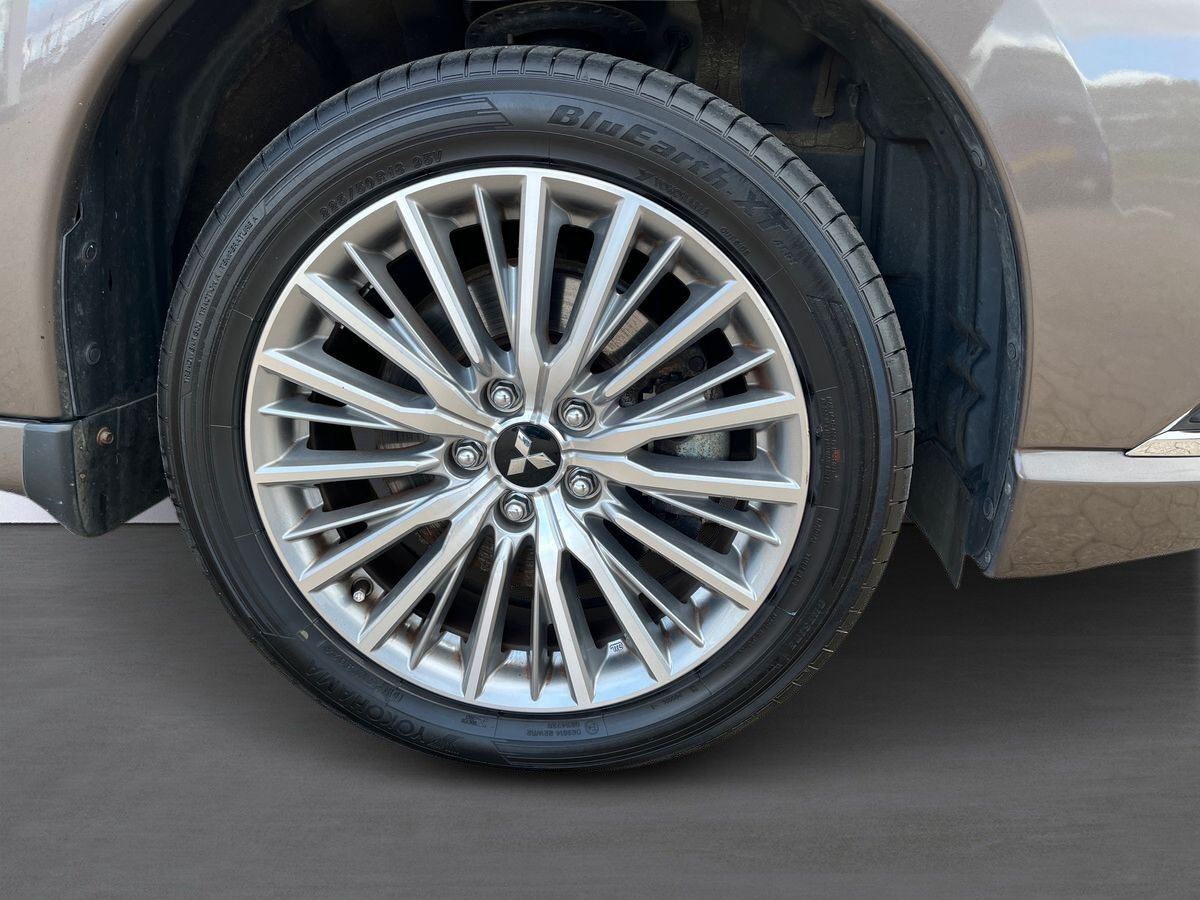 Billede af Mitsubishi Outlander 2,4 PHEV  Plugin-hybrid Invite 4WD 224HK 5d 6g Trinl. Gear