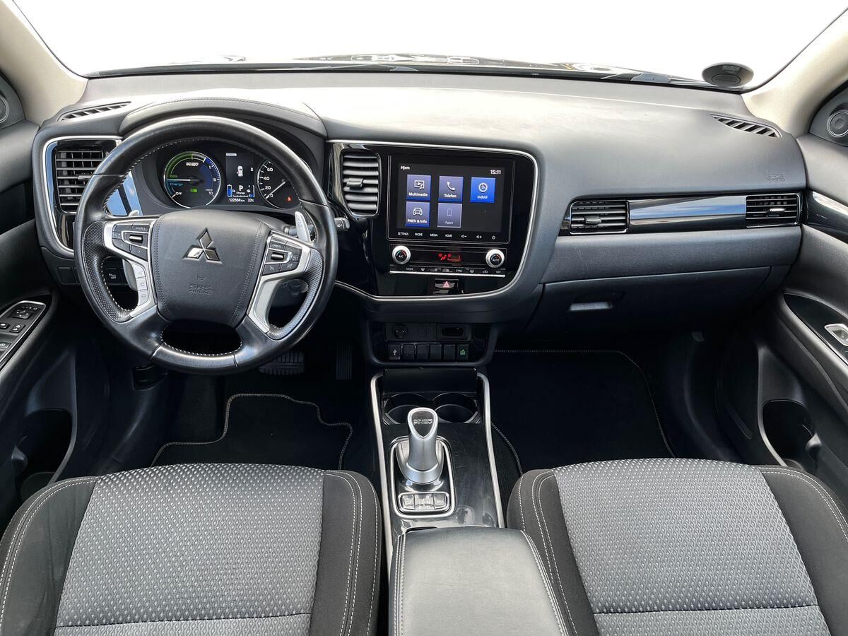 Billede af Mitsubishi Outlander 2,4 PHEV  Plugin-hybrid Invite 4WD 224HK 5d 6g Trinl. Gear
