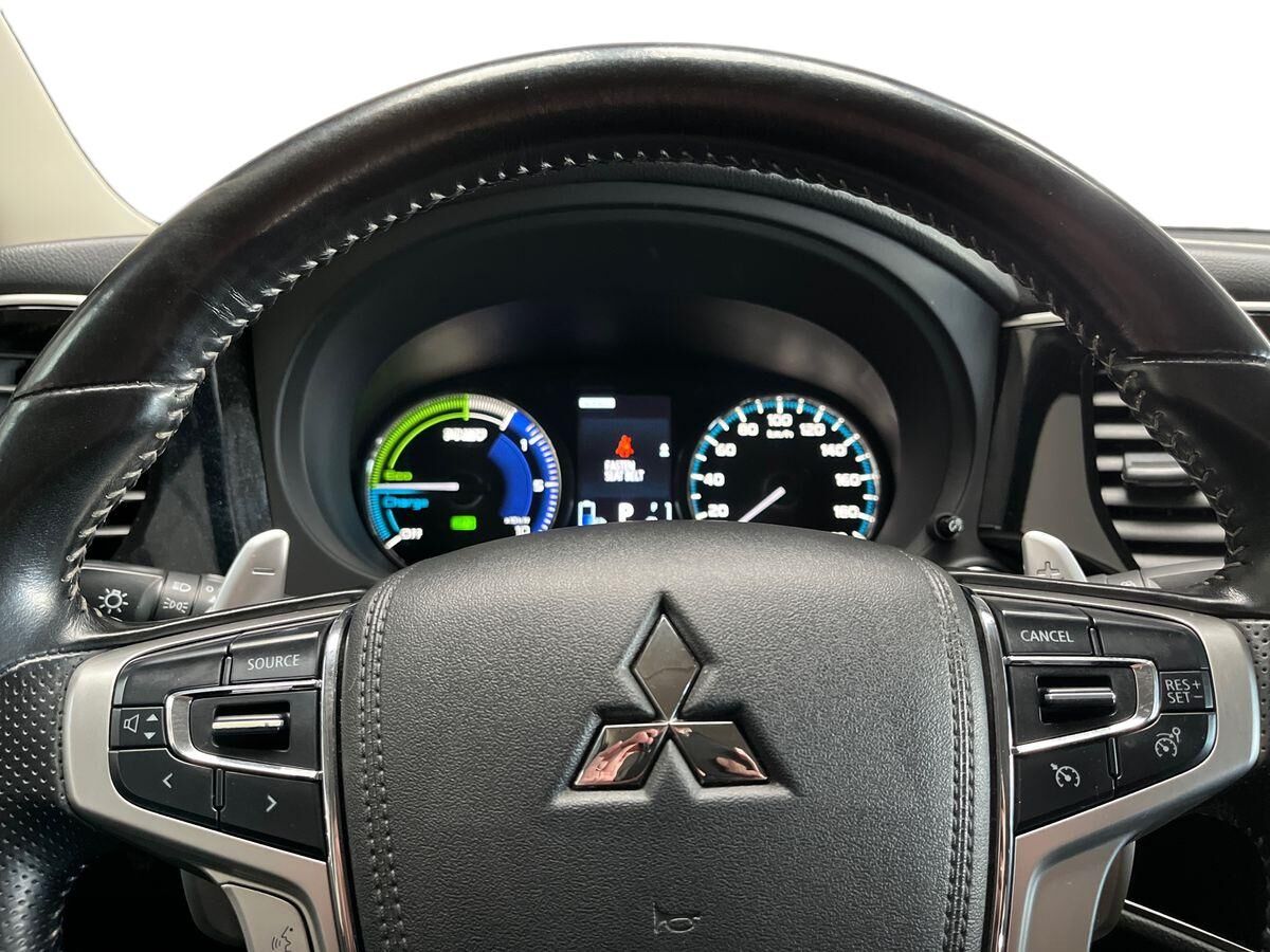 Billede af Mitsubishi Outlander 2,4 PHEV  Plugin-hybrid Invite 4WD 224HK 5d 6g Trinl. Gear