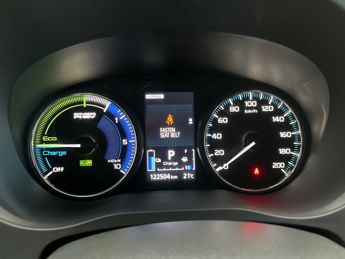 Billede af Mitsubishi Outlander 2,4 PHEV  Plugin-hybrid Invite 4WD 224HK 5d 6g Trinl. Gear