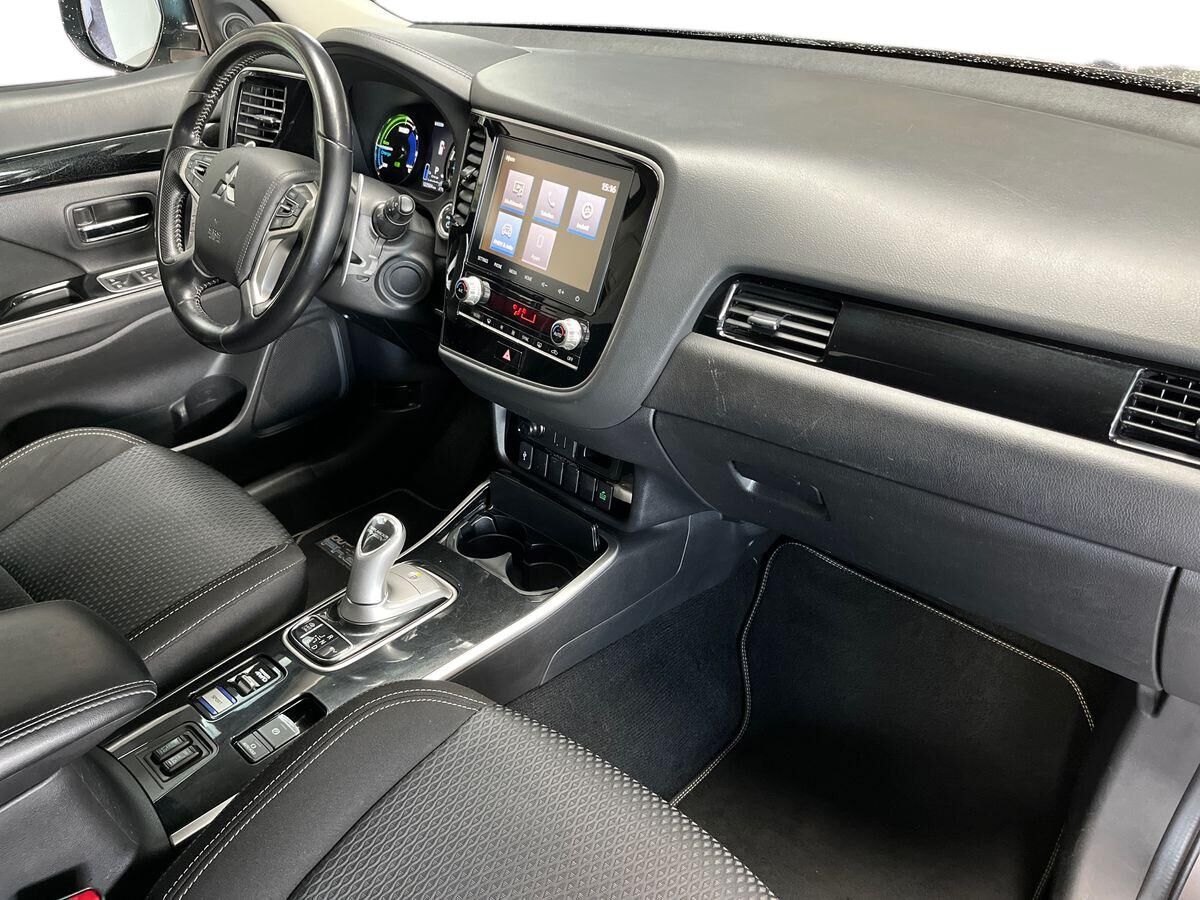 Billede af Mitsubishi Outlander 2,4 PHEV  Plugin-hybrid Invite 4WD 224HK 5d 6g Trinl. Gear