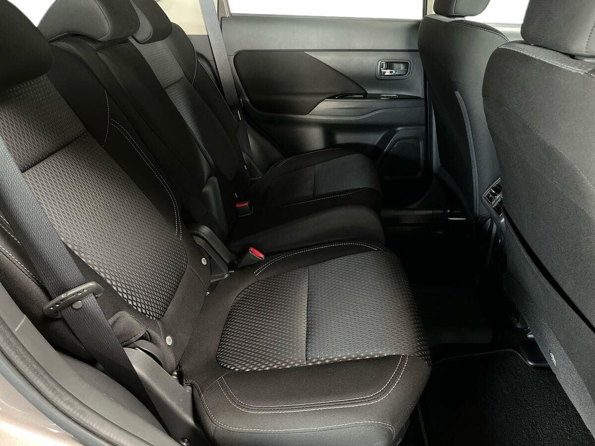 Billede af Mitsubishi Outlander 2,4 PHEV  Plugin-hybrid Invite 4WD 224HK 5d 6g Trinl. Gear