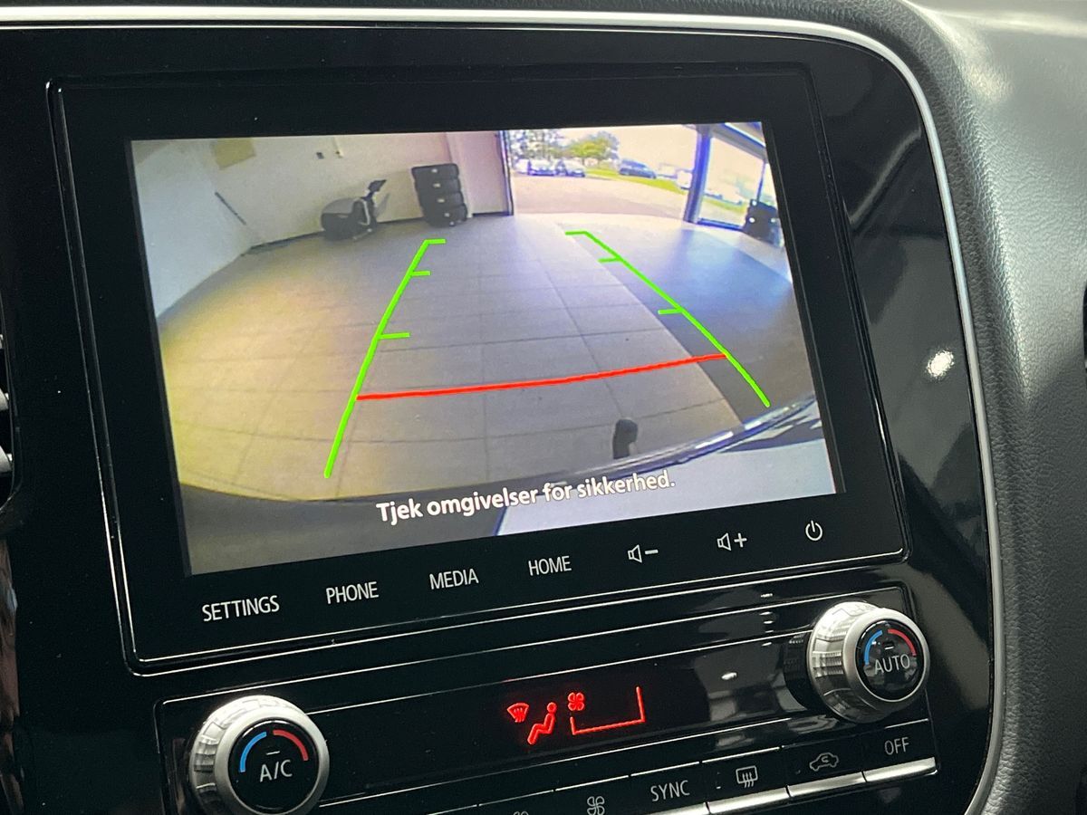 Billede af Mitsubishi Outlander 2,4 PHEV  Plugin-hybrid Invite 4WD 224HK 5d 6g Trinl. Gear