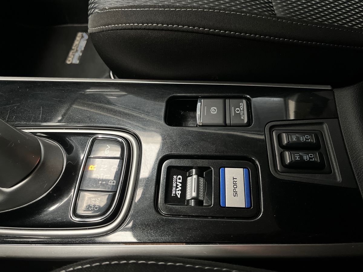 Billede af Mitsubishi Outlander 2,4 PHEV  Plugin-hybrid Invite 4WD 224HK 5d 6g Trinl. Gear