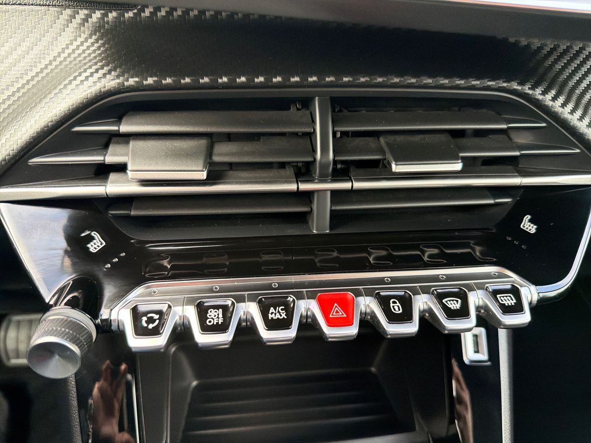 Billede af Peugeot 2008 1,2 PureTech Vision Pack EAT8 130HK 5d 8g Aut.