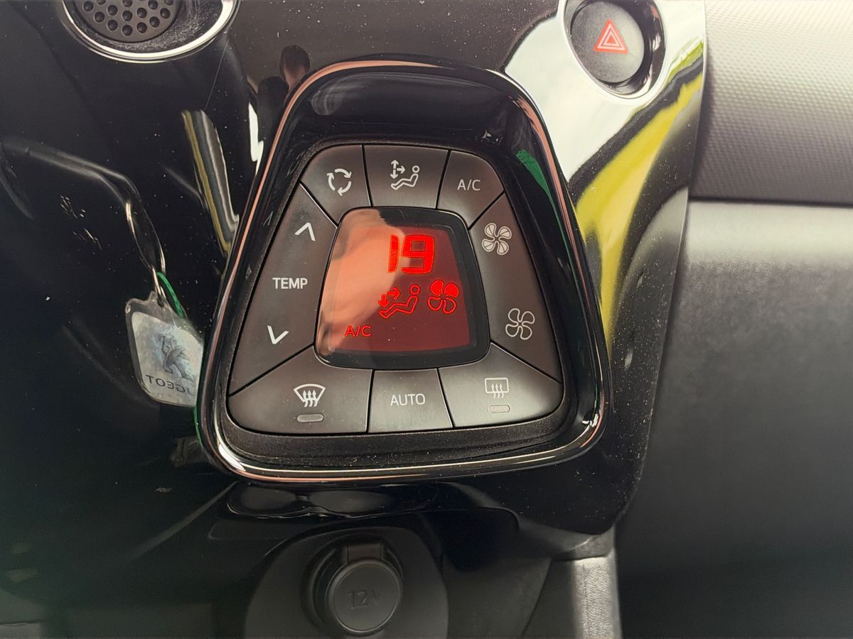 Billede af Peugeot 108 1,0 e-Vti Allure+ 72HK 5d