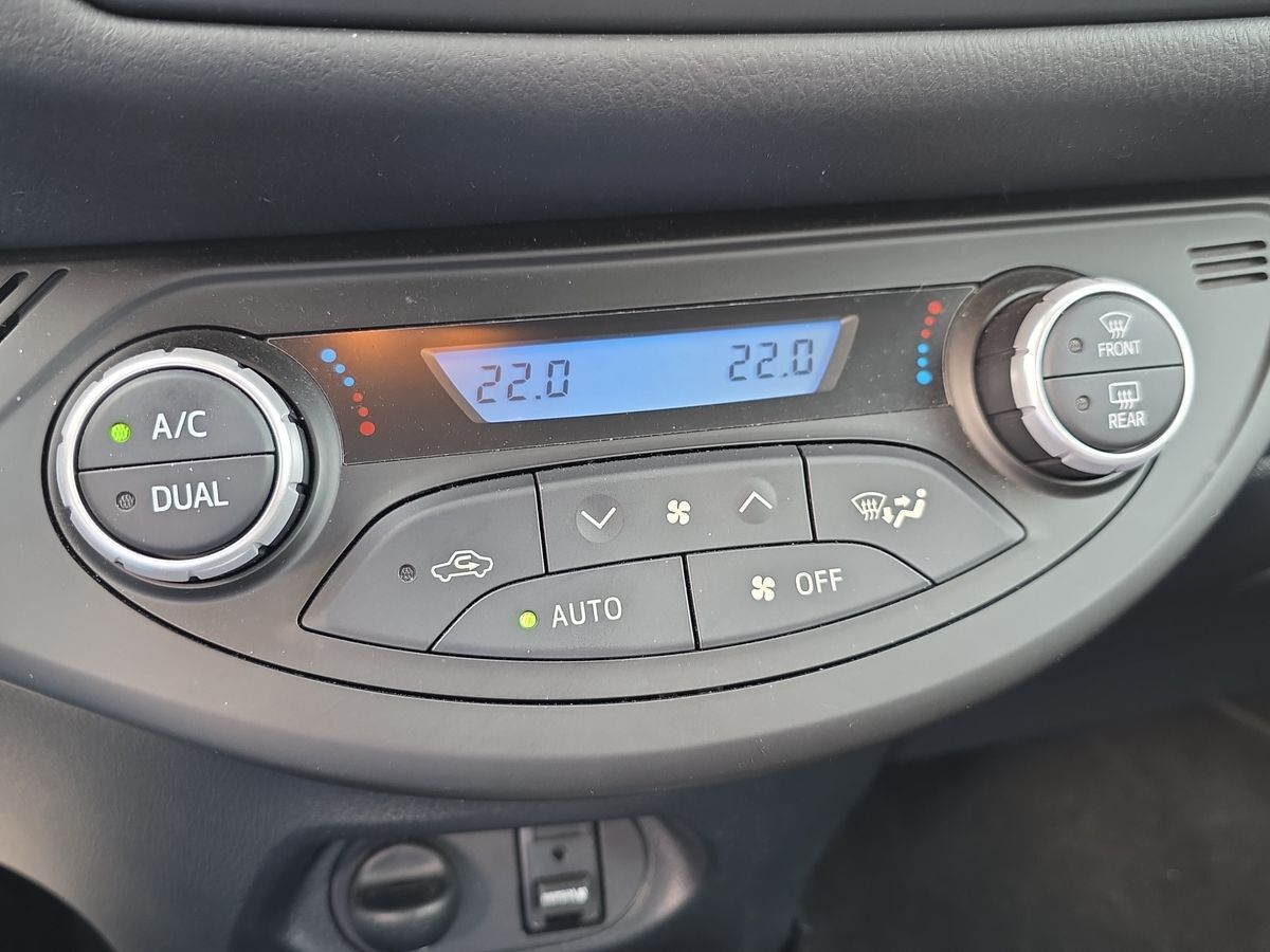 Billede af Toyota Yaris 1,5 Hybrid H2 Limited E-CVT 100HK 5d Trinl. Gear