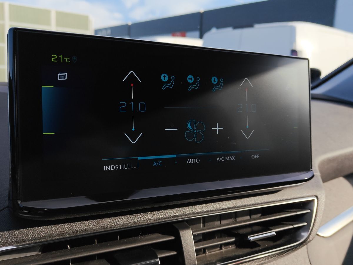 Billede af Peugeot 3008 1,6 PureTech  Plugin-hybrid Selection Sport EAT8 225HK 5d 8g Aut.