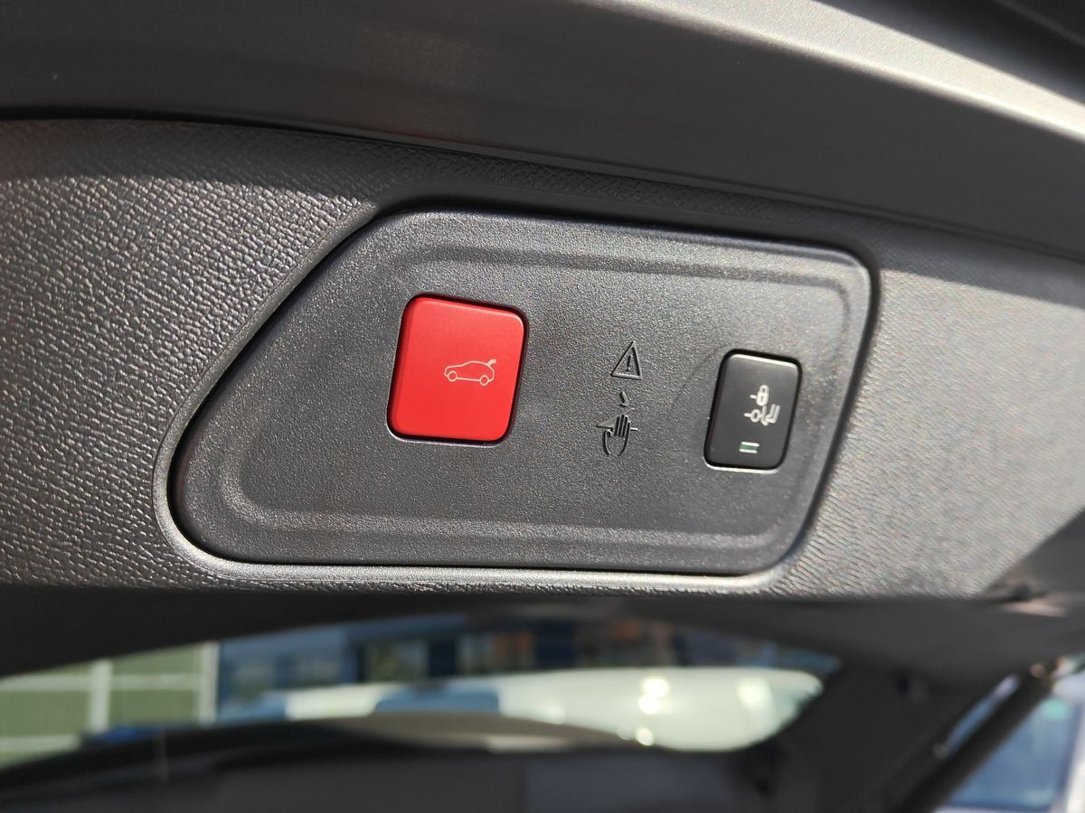 Billede af Peugeot 3008 1,6 PureTech  Plugin-hybrid Selection Sport EAT8 225HK 5d 8g Aut.