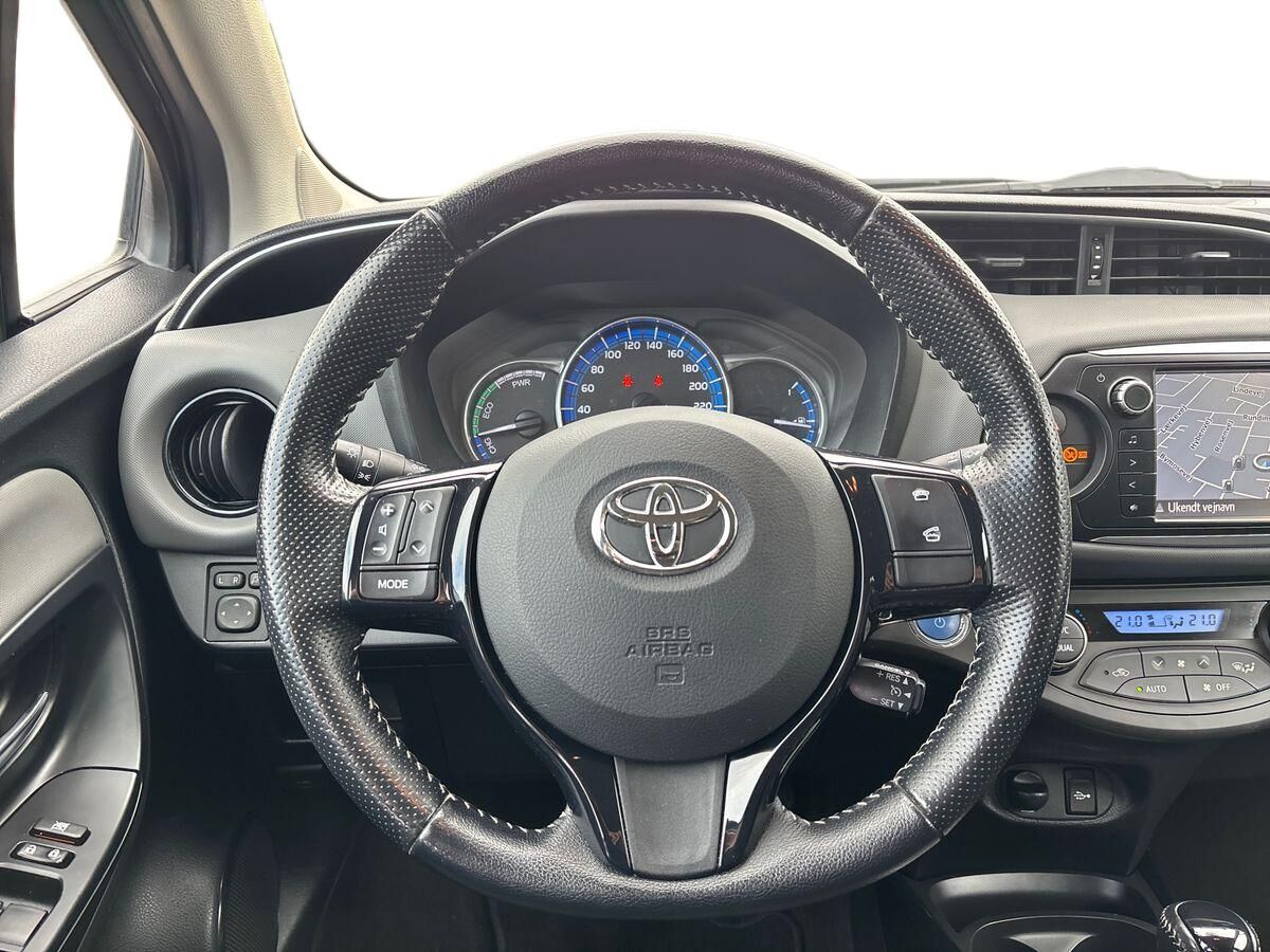 Billede af Toyota Yaris 1,5 Hybrid H2 Style E-CVT 100HK 5d Trinl. Gear