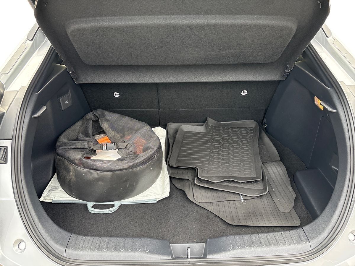 Billede af Toyota C-HR 2,0 Plugin-hybrid Style Smart Bi-tone E-CVT 223HK 5d Trinl. Gear