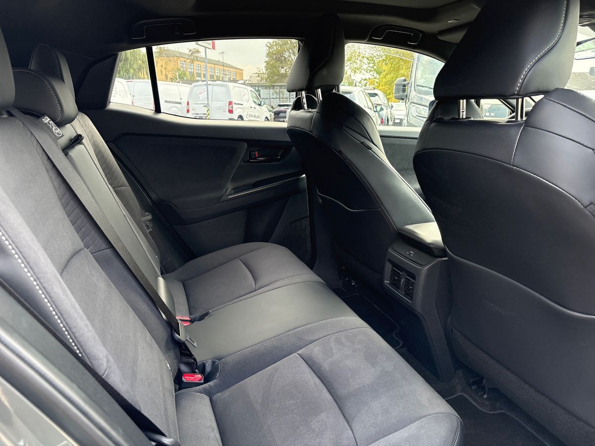 Billede af Toyota C-HR+ EL Executive Panorama AWD 343HK 5d Aut.