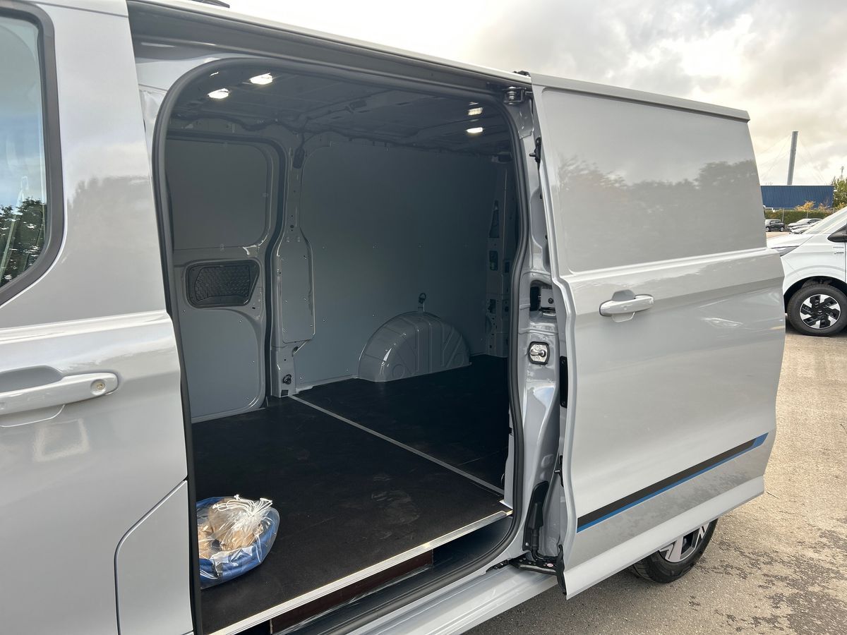 Billede af Ford E-Transit Custom 340 L2H1 EL Sport 286HK Van Aut.