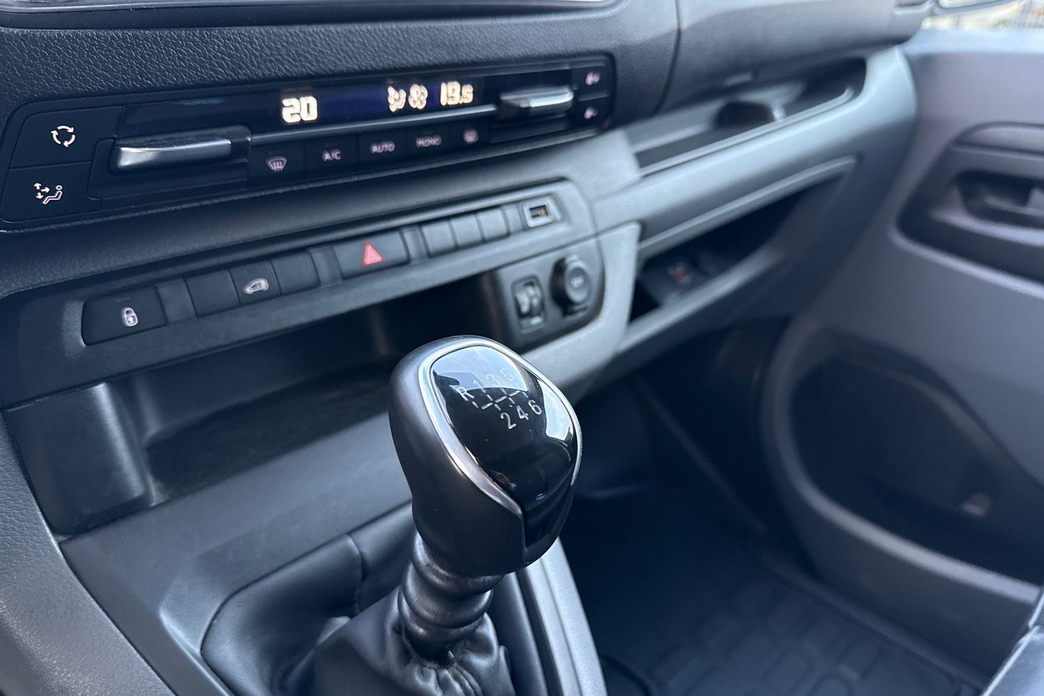 Billede af Peugeot Expert L3 2,0 BlueHDi Premium Pro 122HK Van 6g