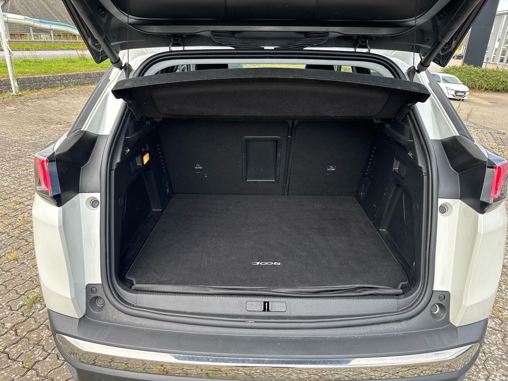 Billede af Peugeot 3008 1,6 PureTech  Plugin-hybrid Allure Pack EAT8 225HK 5d 8g Aut.