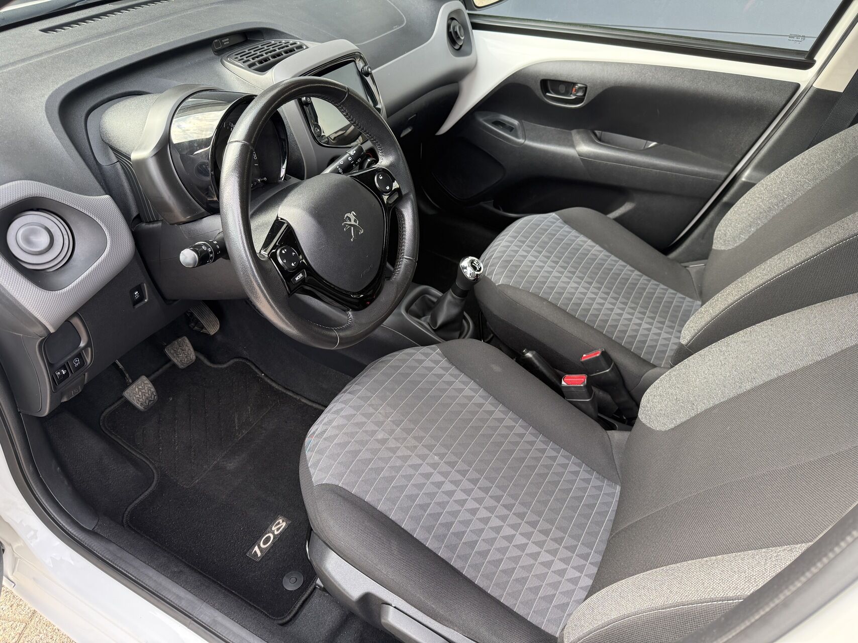 Billede af Peugeot 108 1,0 e-Vti Prime 72HK 5d