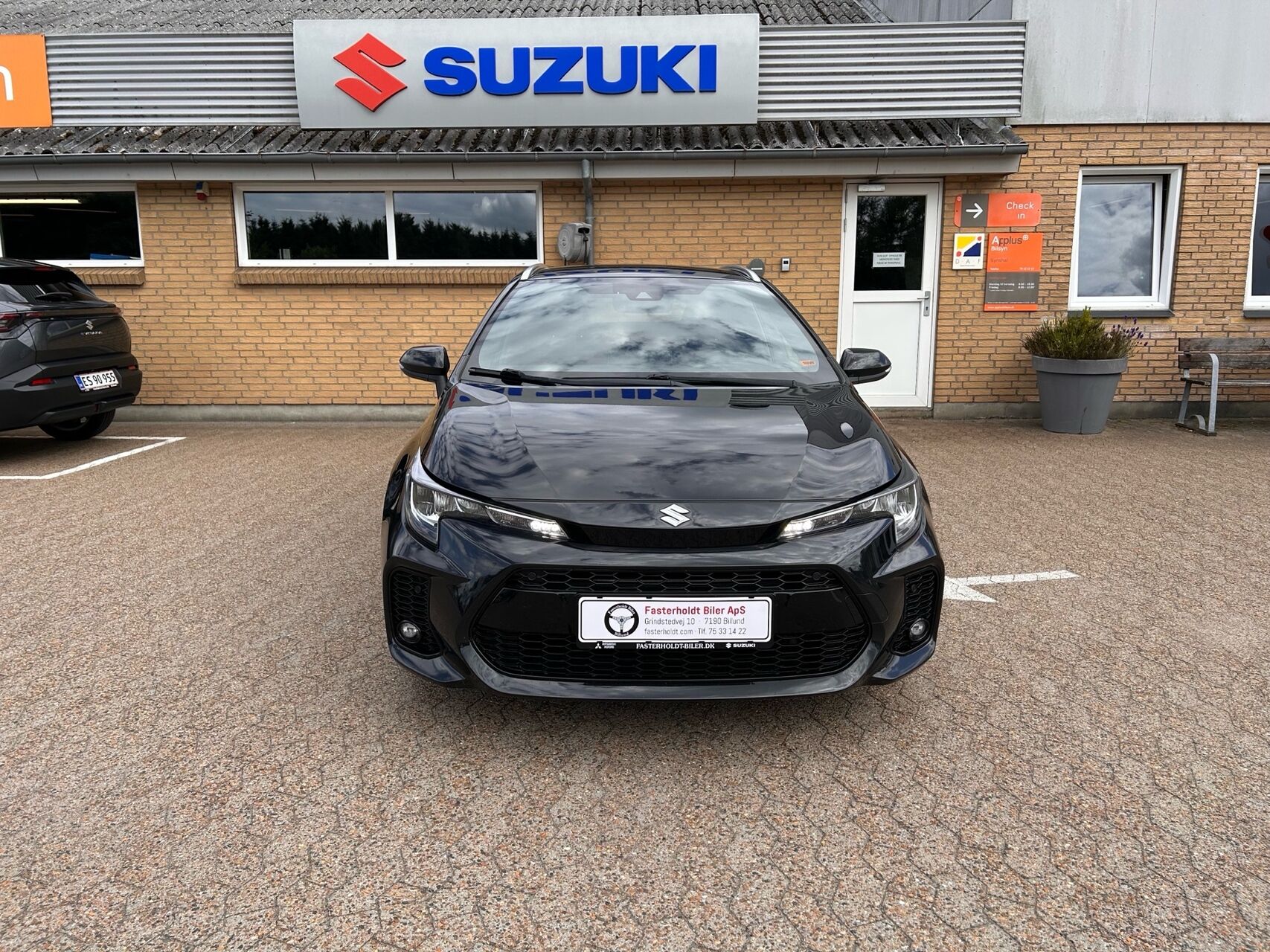 Billede af Suzuki Swace 1,8 Hybrid Active E-CVT 122HK Stc Trinl. Gear