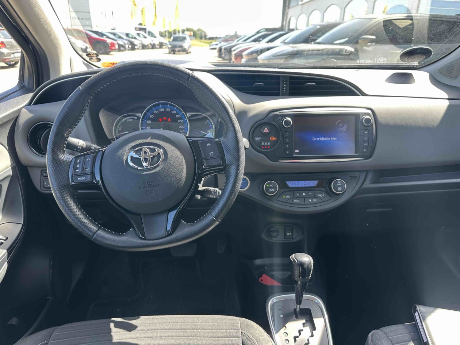 Billede af Toyota Yaris 1,5 Hybrid H2 Style E-CVT 100HK 5d Trinl. Gear