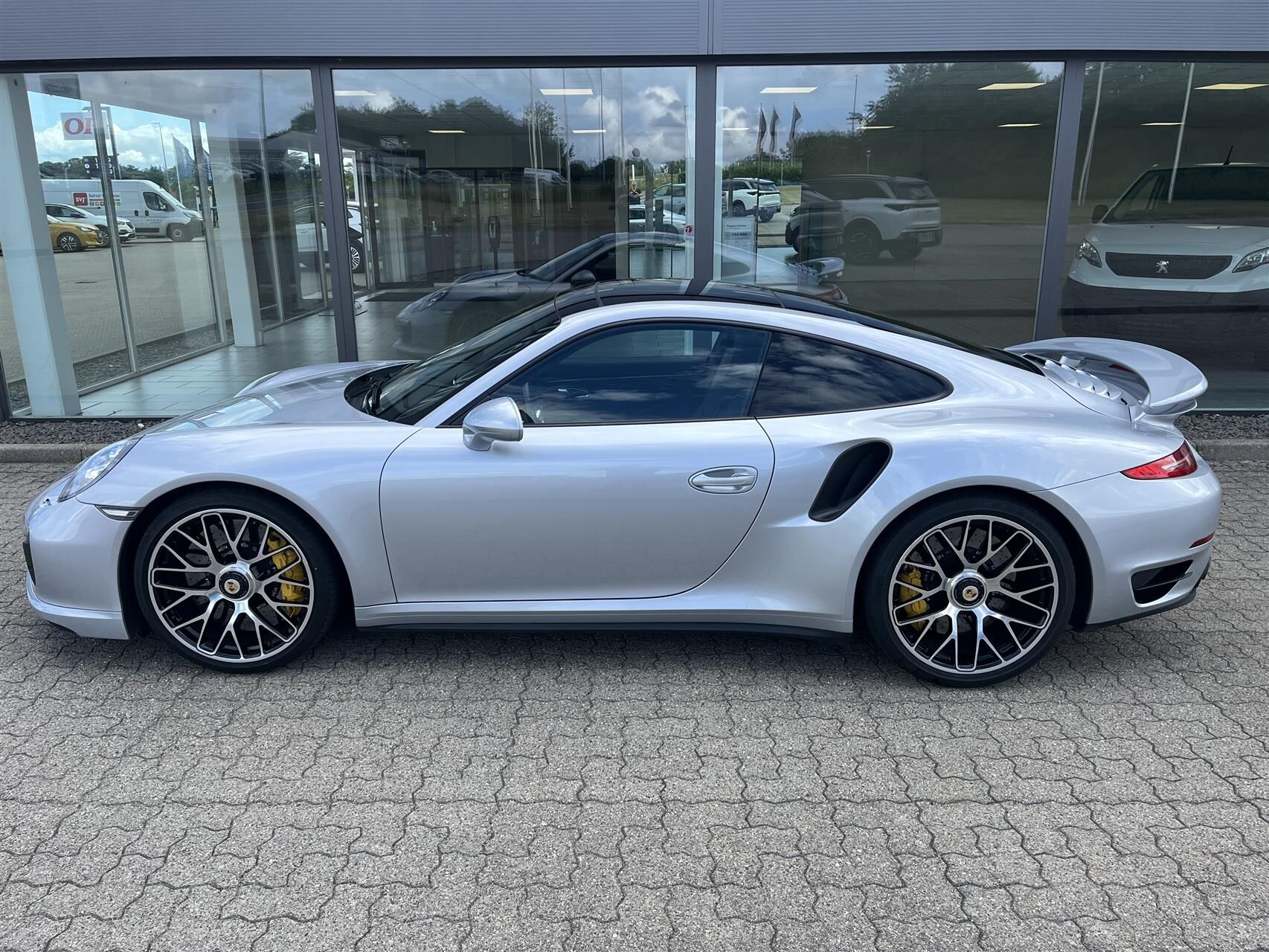 Billede af Porsche 911 Turbo S 3,8 4x4 560HK 2d 7g Aut.