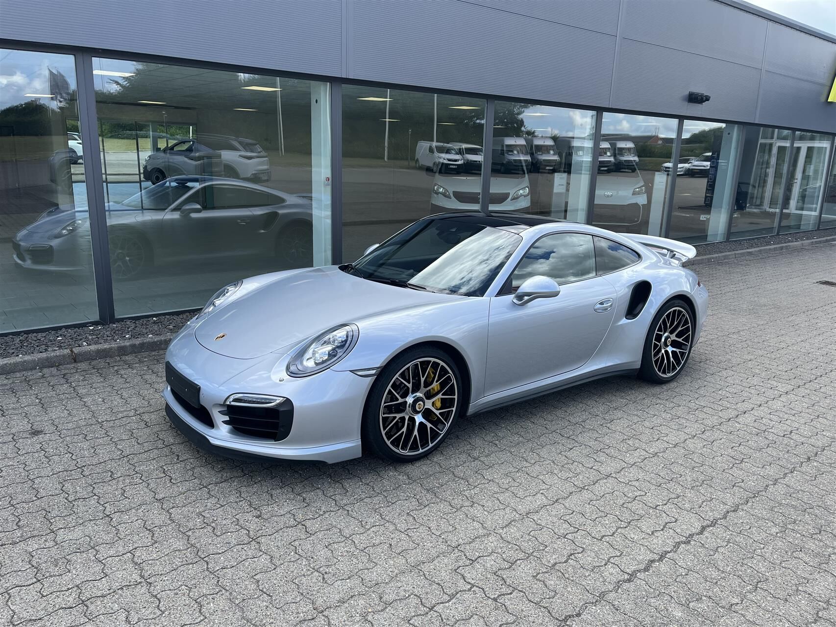 Billede af Porsche 911 Turbo S 3,8 4x4 560HK 2d 7g Aut.
