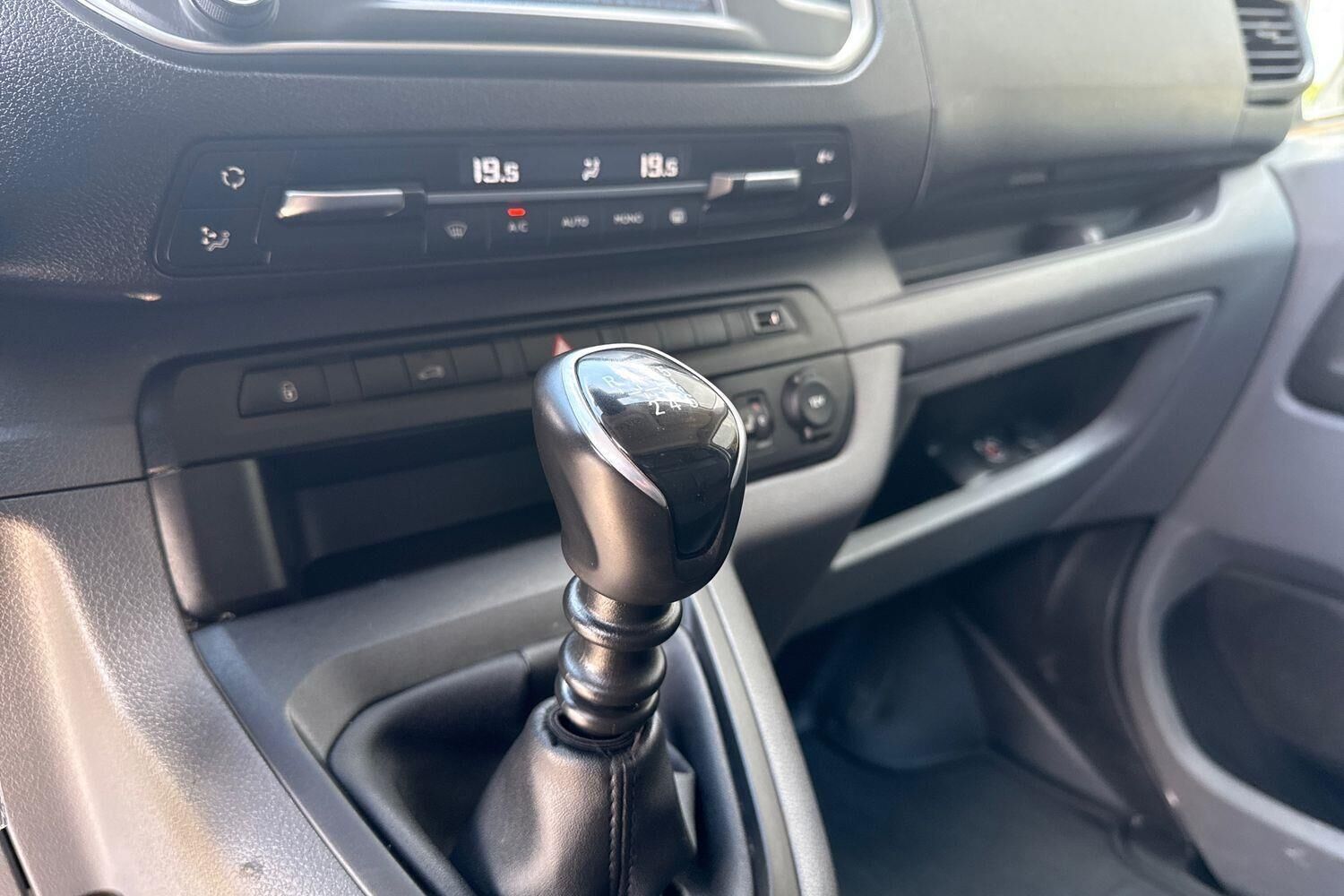 Billede af Peugeot Expert L3 2,0 BlueHDi Premium Pro 122HK Van 6g