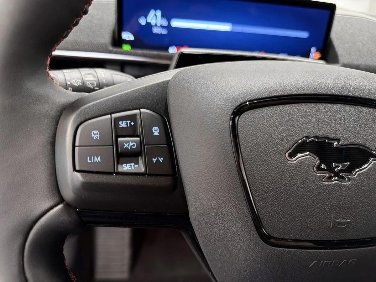 Billede af Ford Mustang Mach-E EL UR Premium AWD 375HK 5d Aut.