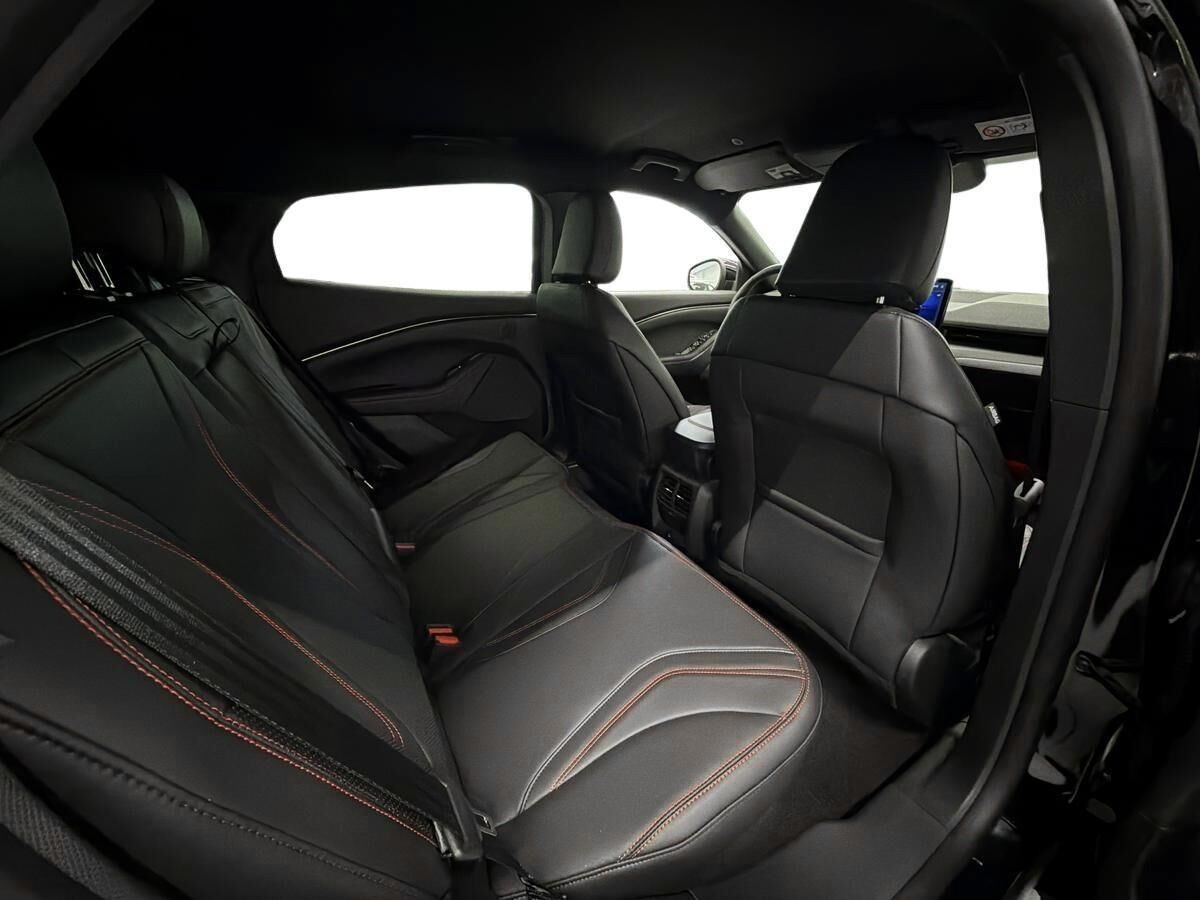 Billede af Ford Mustang Mach-E EL UR Premium AWD 375HK 5d Aut.