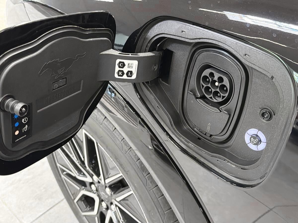 Billede af Ford Mustang Mach-E EL UR Premium AWD 375HK 5d Aut.