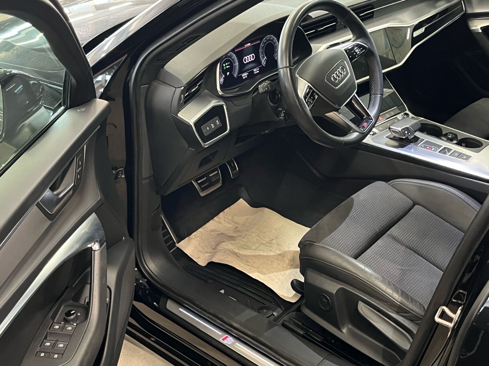 Billede af Audi A6 Avant 2,0 55 TFSI e  Plugin-hybrid Sport Prestige Quattro S Tron 367HK Stc 7g Aut.